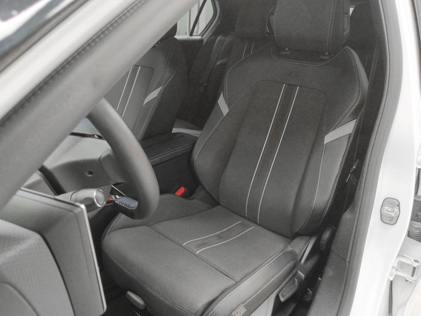 Opel Astra 1.2 Turbo XHT GS - foto 23