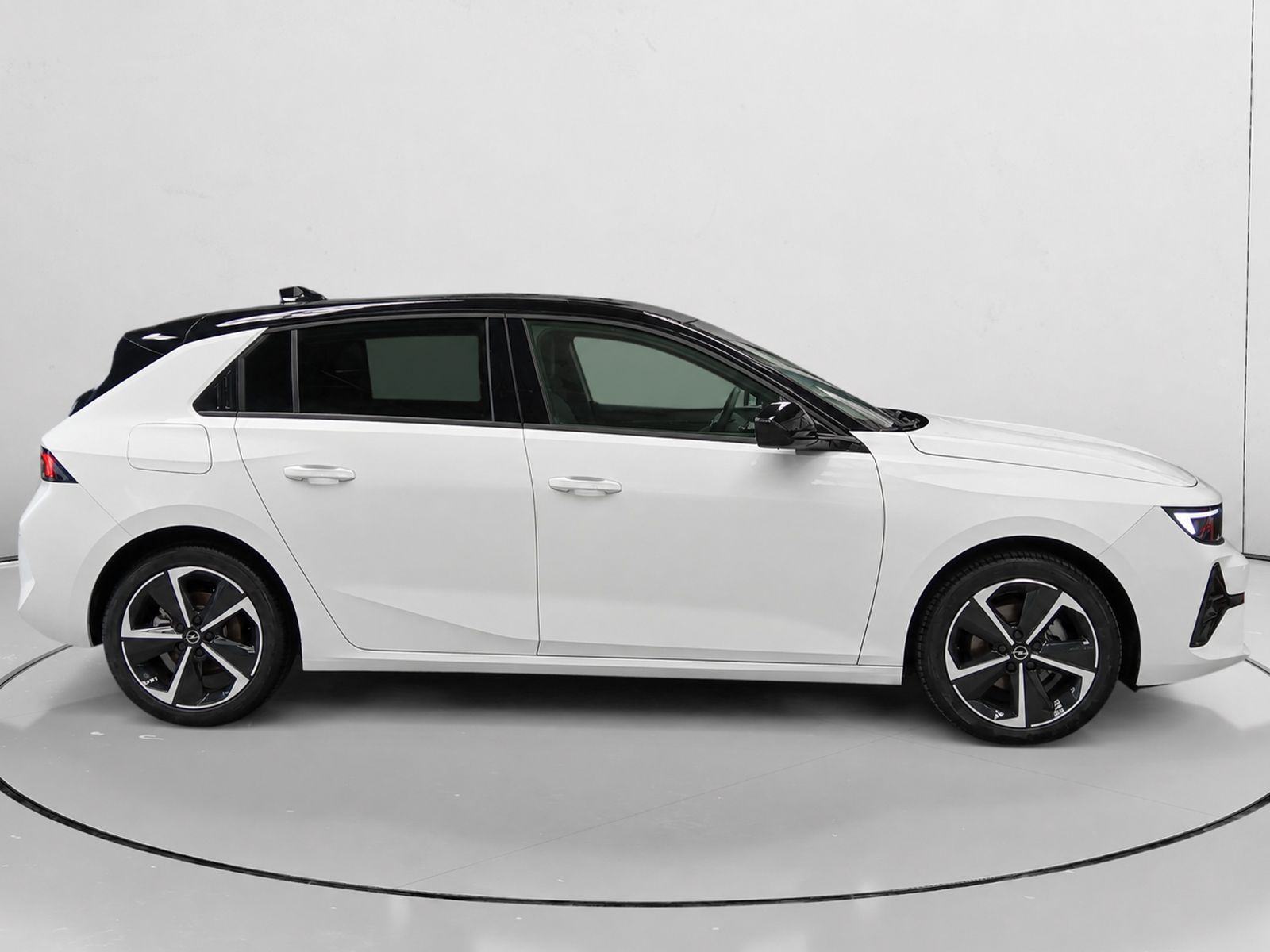 Opel Astra 1.2 Turbo XHT GS - foto 2