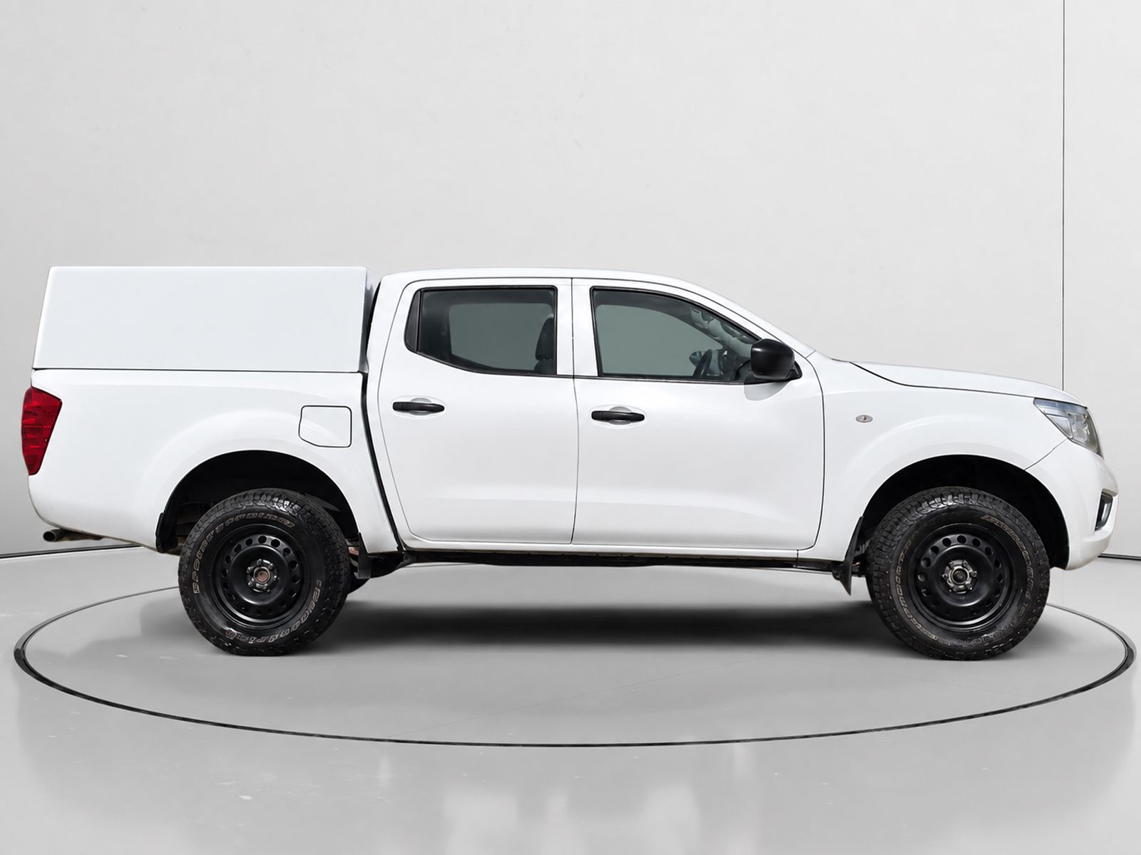 Nissan Navara PickUp 2.3 dCi Doble Cabina Visia - foto 2