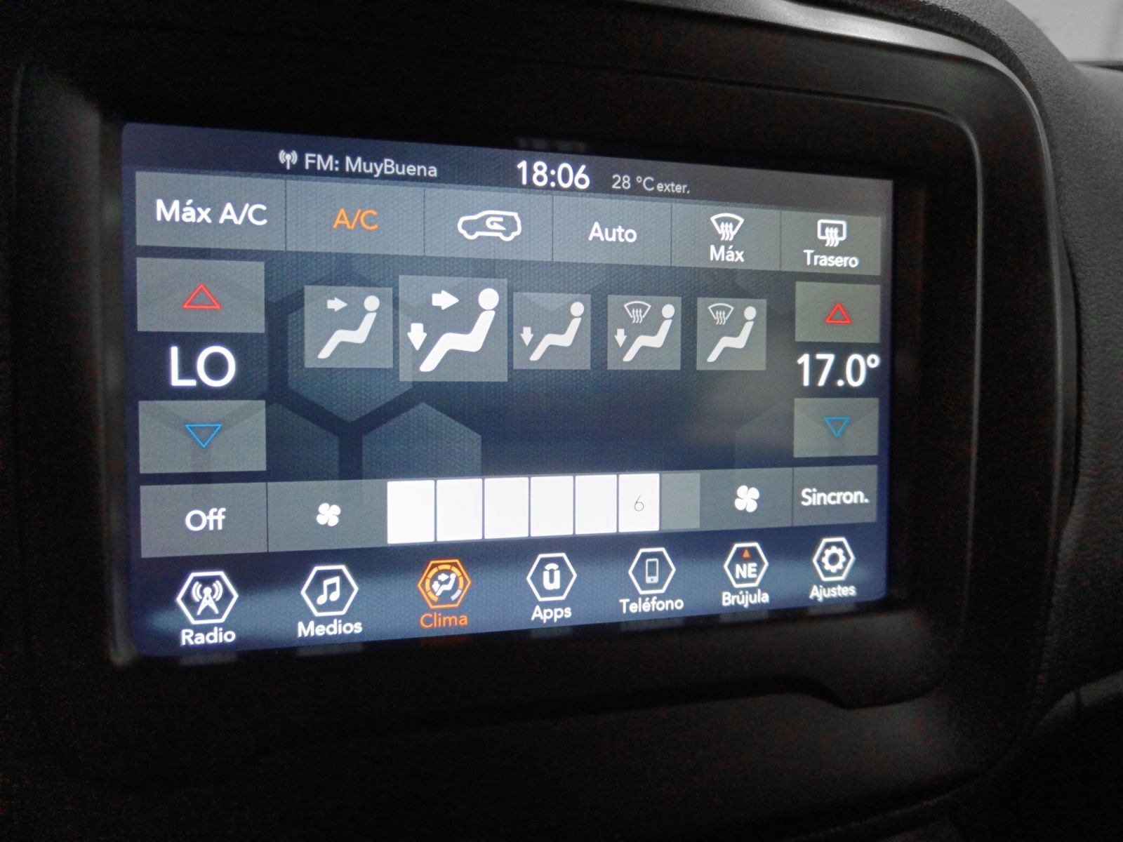 Jeep Renegade 1.6 MultiJet Limited 4x2 - foto 21