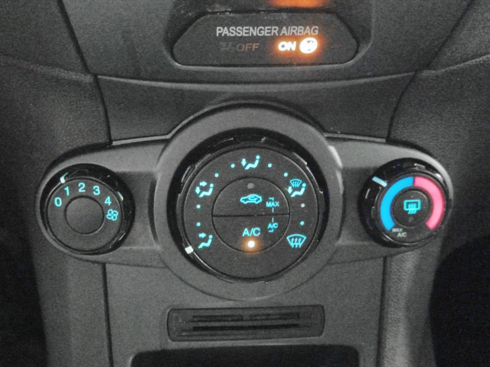 Ford Fiesta 1.25 Trend - foto 19