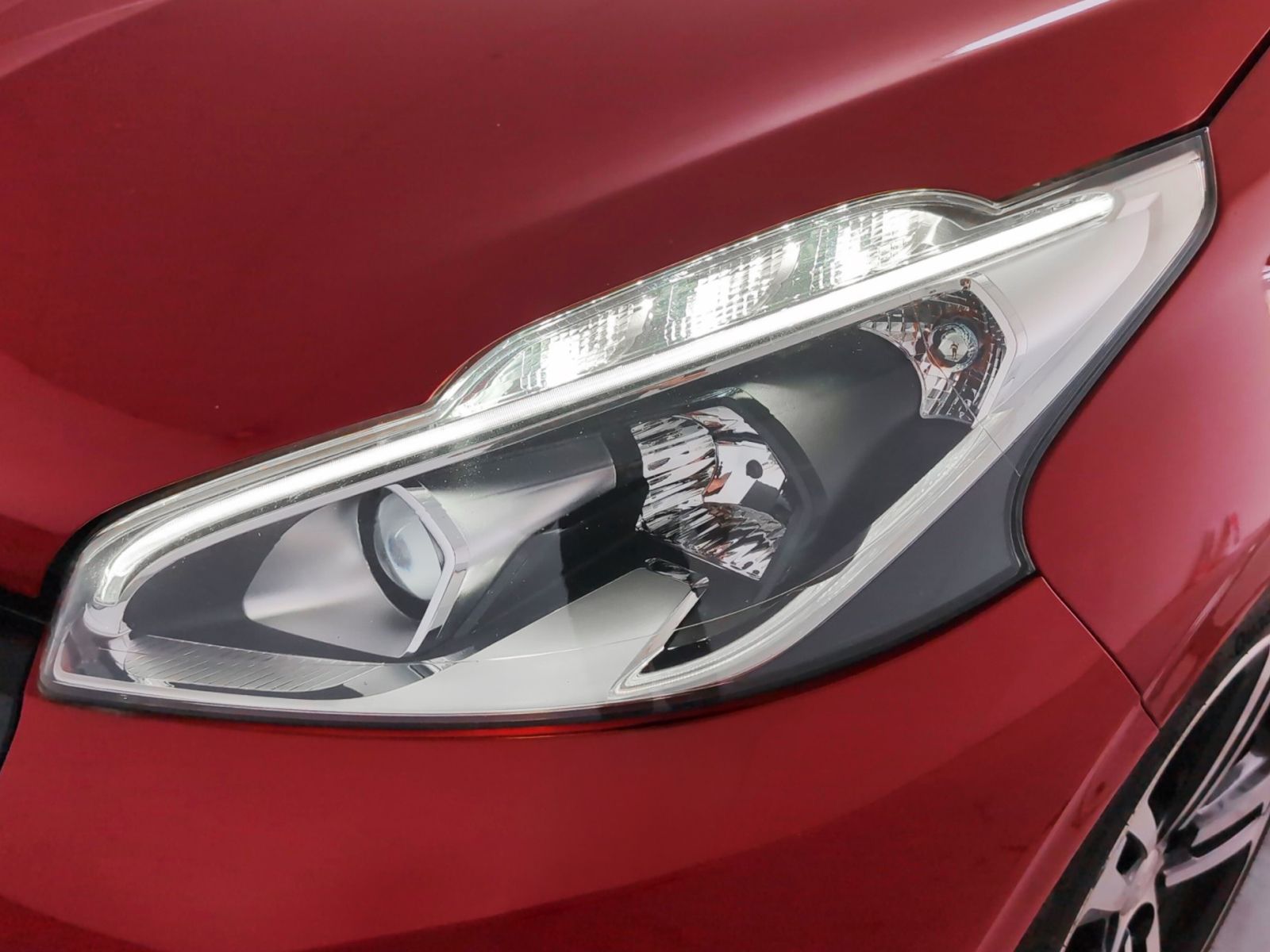 Peugeot 208 1.2L PureTech GT-Line - foto 25