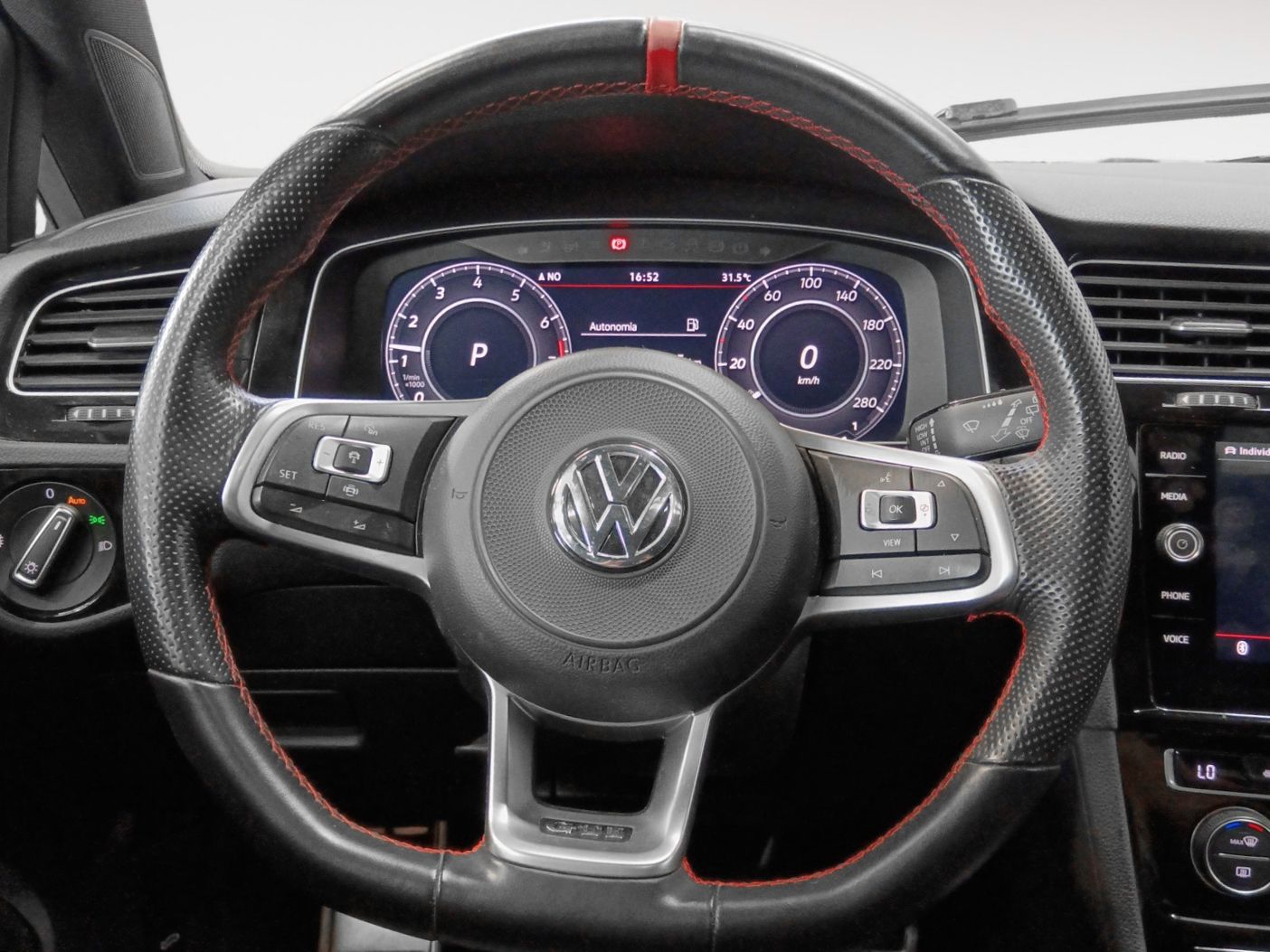 Volkswagen Golf GTI TCR 2.0 TSI DSG - foto 11
