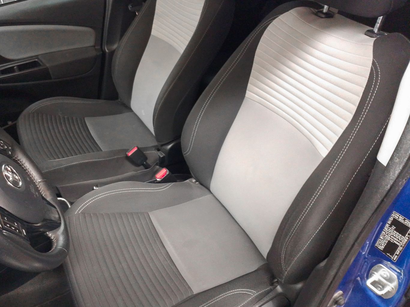 Toyota Yaris 1.5 100H Active - foto 21