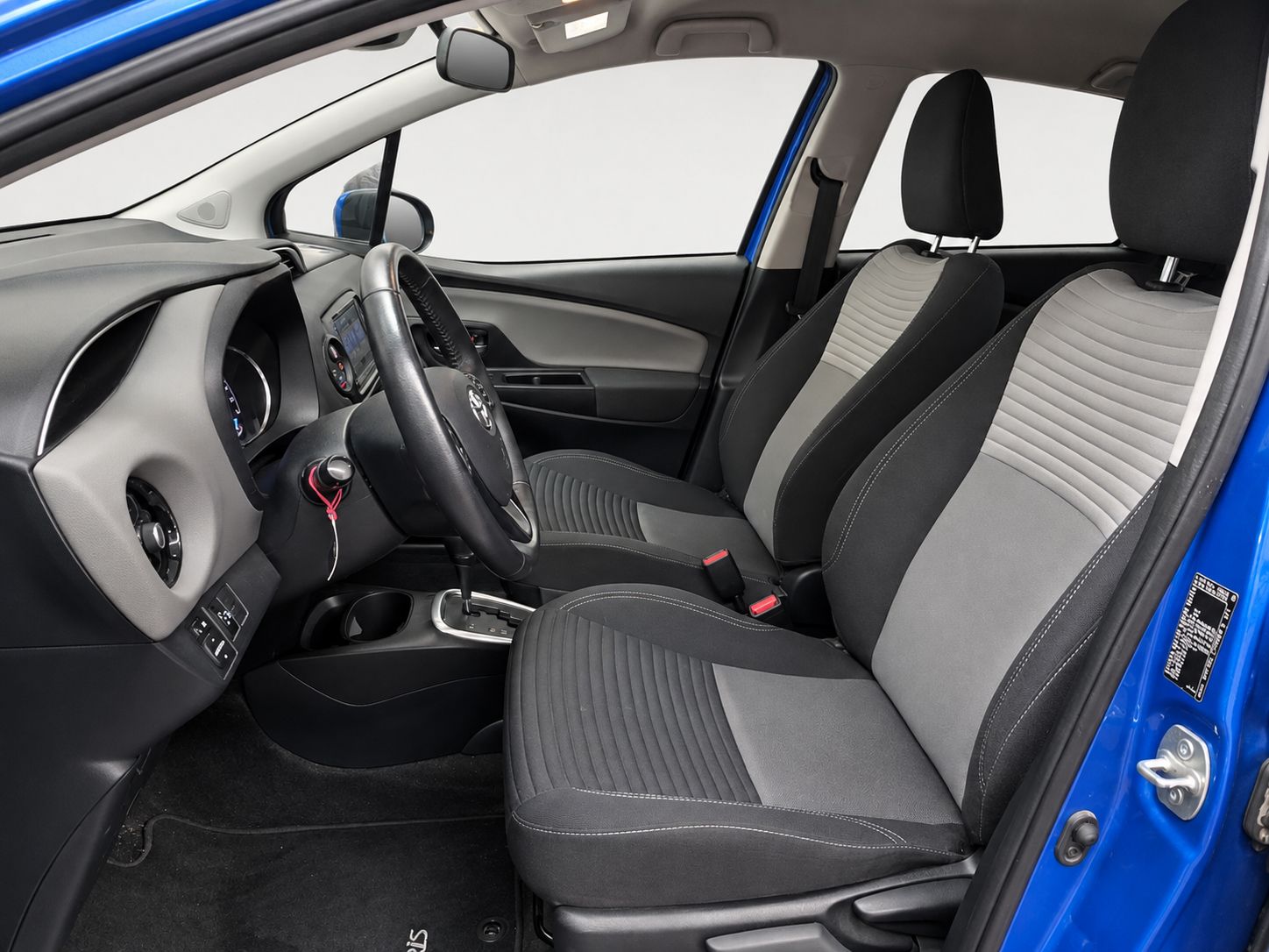 Toyota Yaris 1.5 100H Active - foto 11