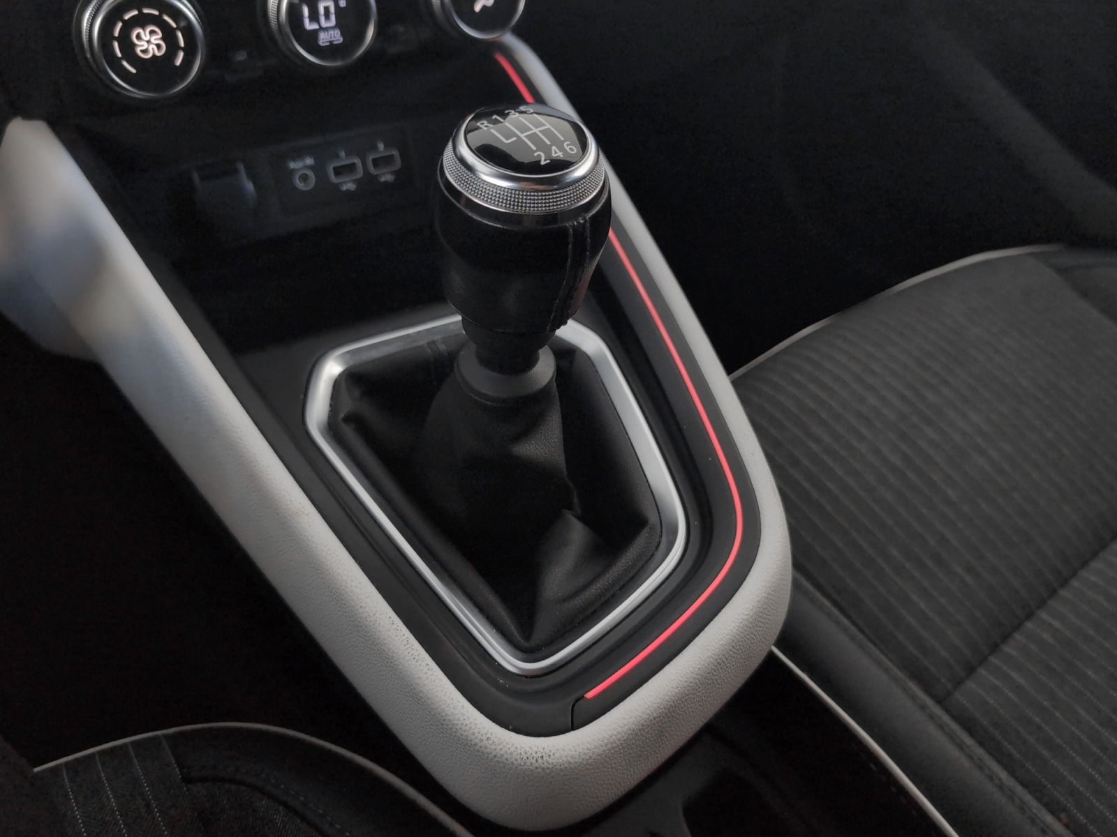 Renault Clio Techno TCe - foto 15