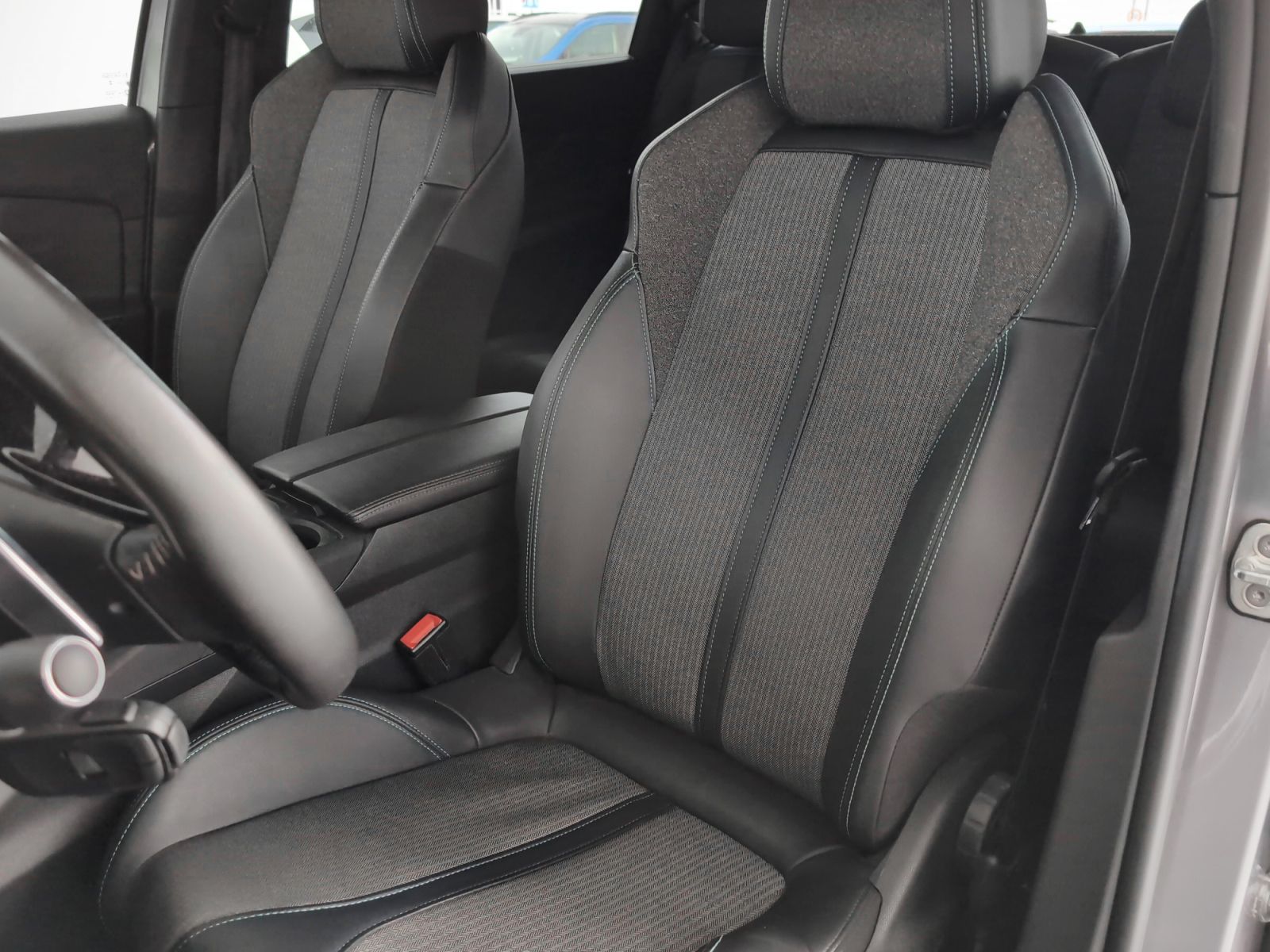 Peugeot 5008 Hybrid 1.2 Allure Pack eDCS6 - foto 24
