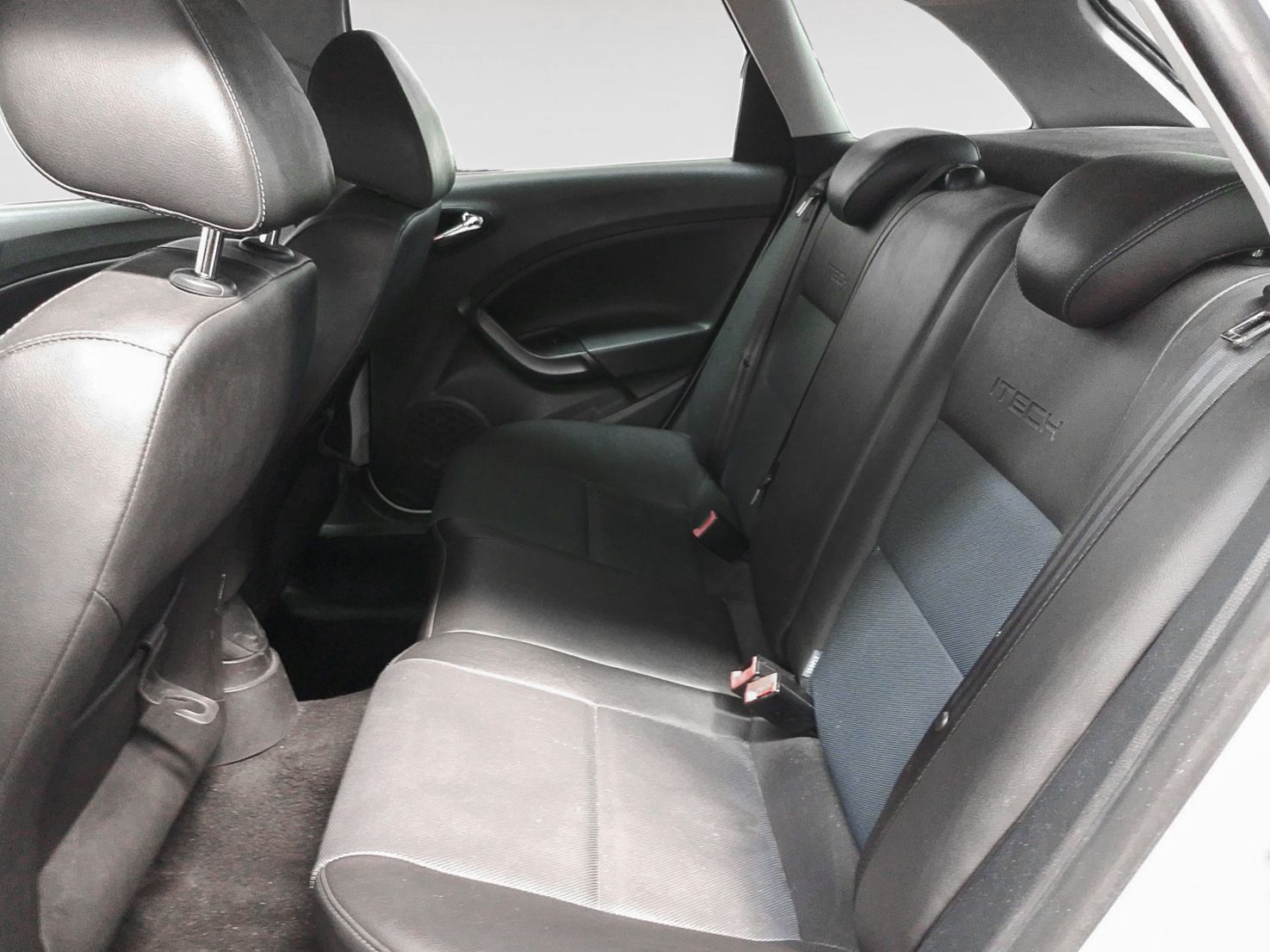 SEAT Ibiza 1.6 TDI Style ITech 30 Aniversario - foto 11