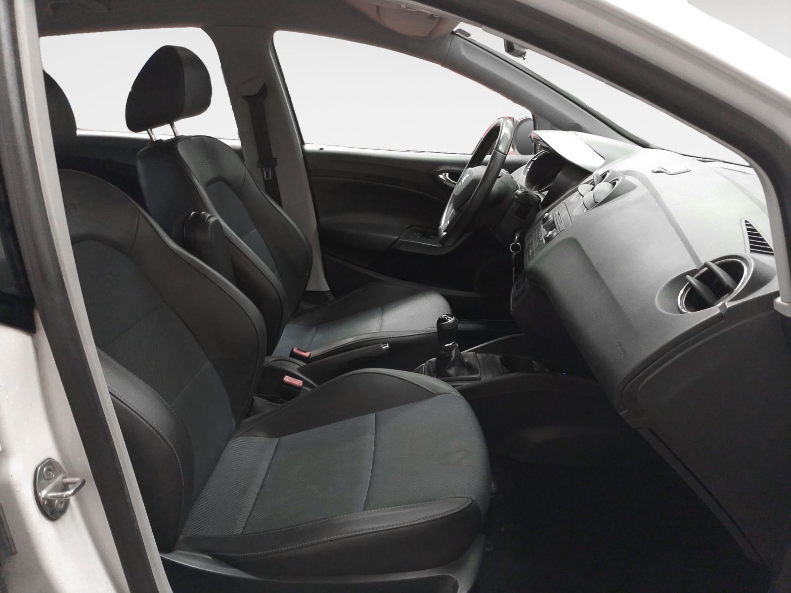 SEAT Ibiza 1.6 TDI Style ITech 30 Aniversario - foto 12