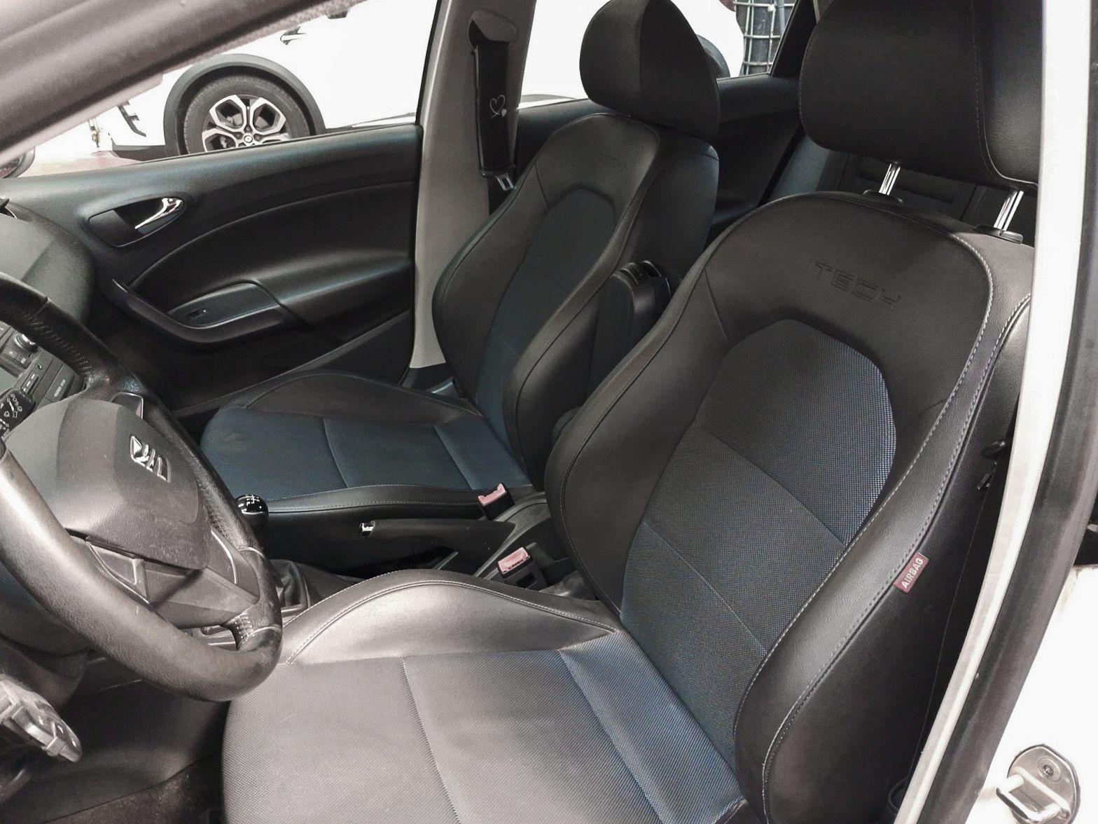 SEAT Ibiza 1.6 TDI Style ITech 30 Aniversario - foto 18