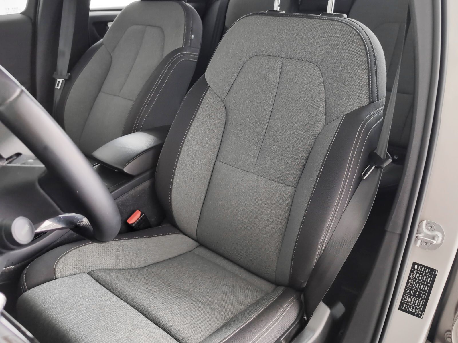 Volvo XC40 B3 Gasolina Mild hybrid Plus Dark - foto 23