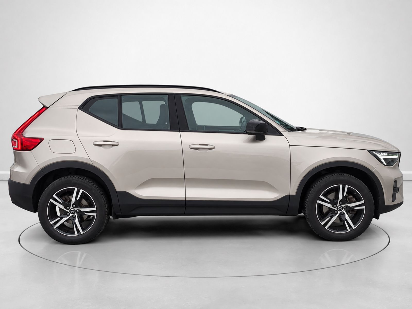 Volvo XC40 B3 Gasolina Mild hybrid Plus Dark - foto 2