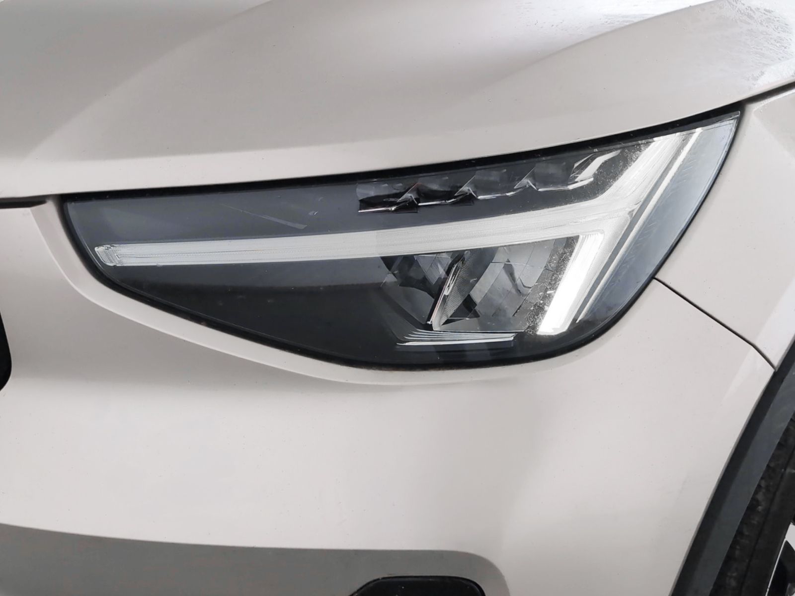 Volvo XC40 B3 Gasolina Mild hybrid Plus Dark - foto 25