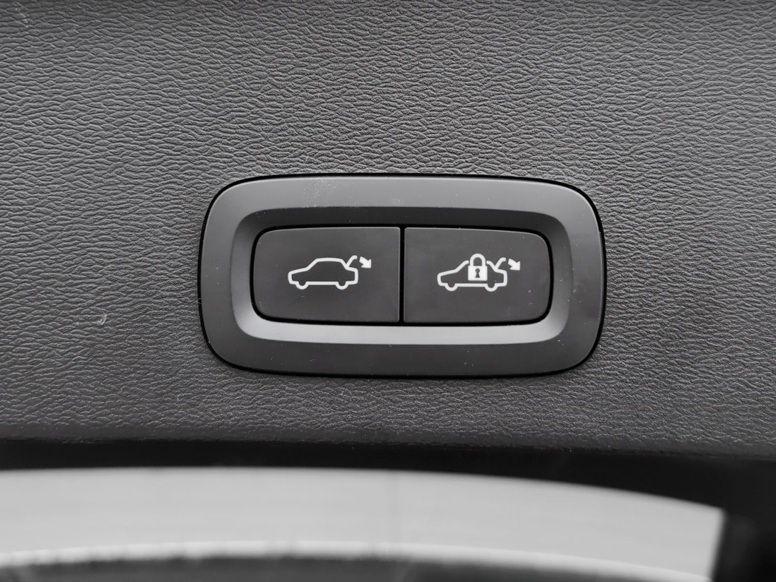 Volvo XC40 B3 Gasolina Mild hybrid Plus Dark - foto 14
