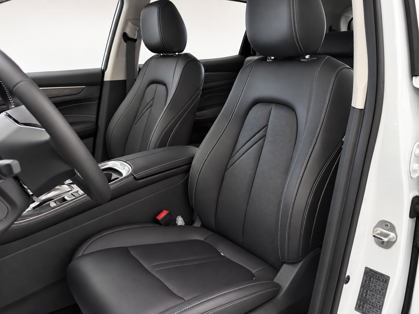 DFSK E5 1.5 PHEV Intelligent - foto 24