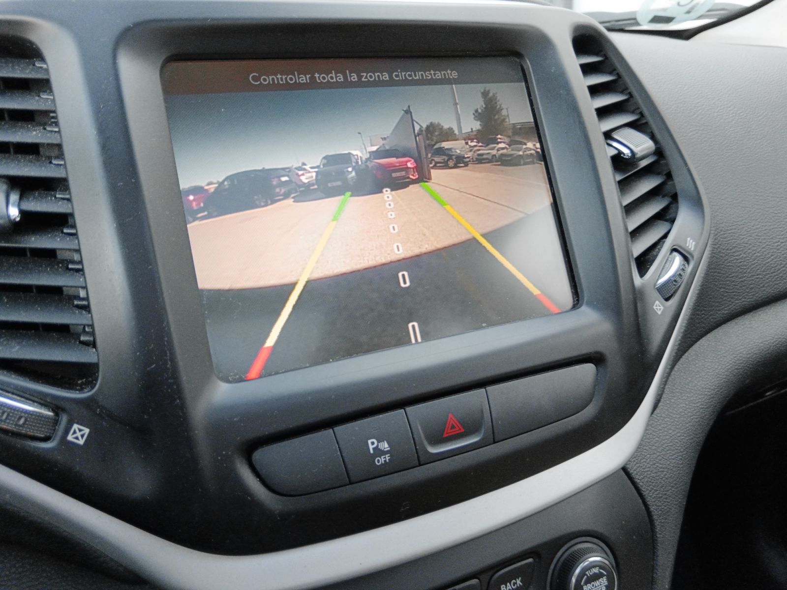 Jeep Cherokee 2.0 CRD Business Plus 4x2 - foto 22