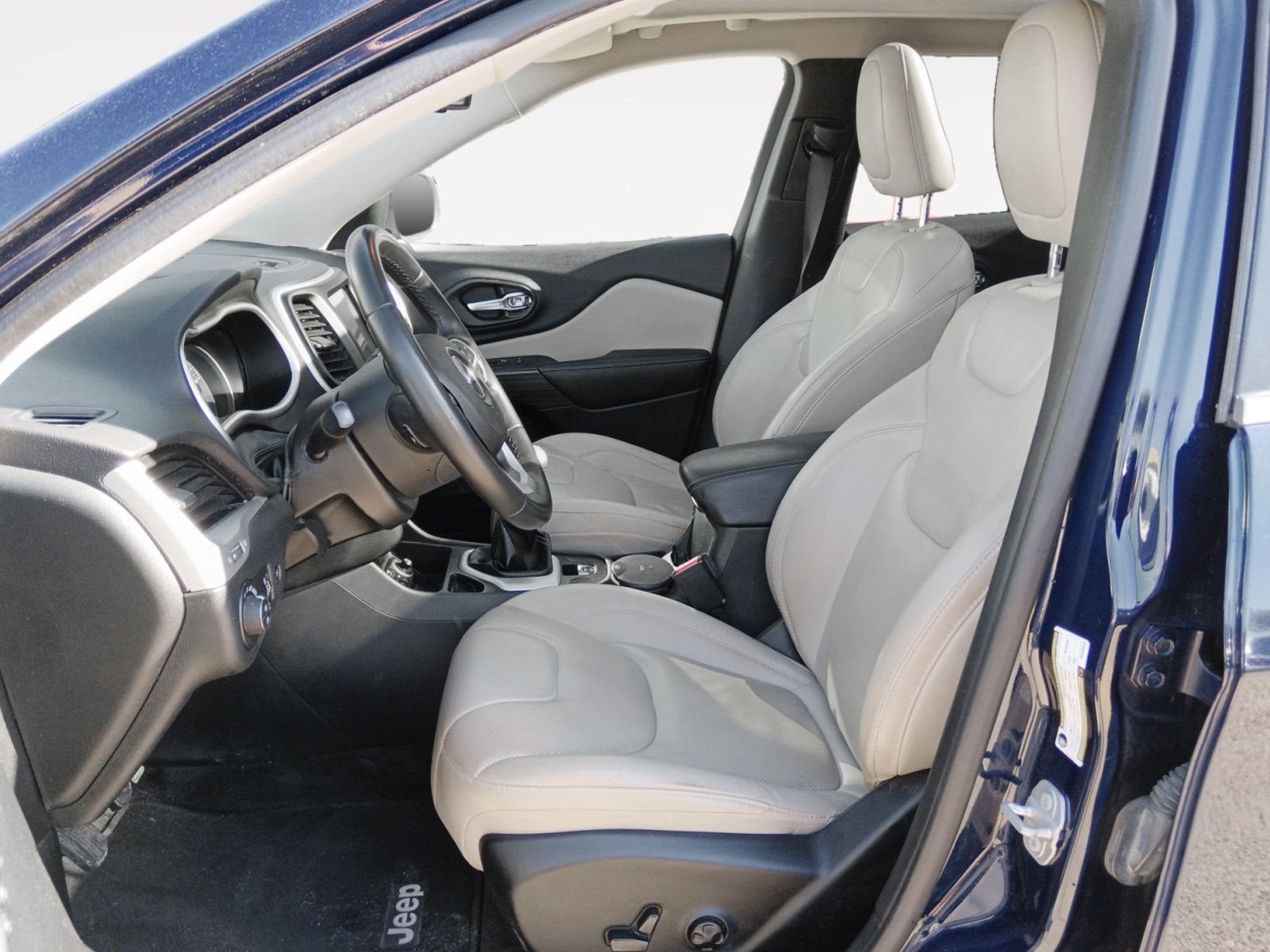 Jeep Cherokee 2.0 CRD Business Plus 4x2 - foto 11