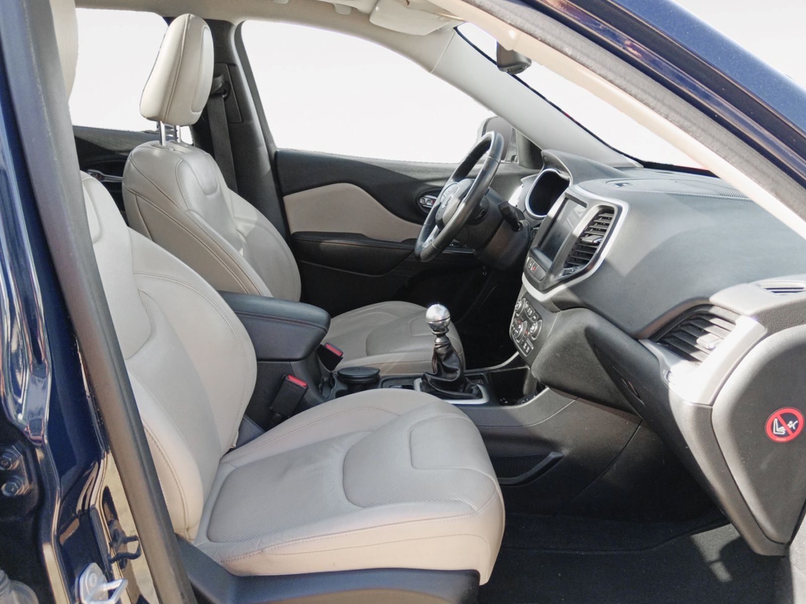 Jeep Cherokee 2.0 CRD Business Plus 4x2 - foto 13