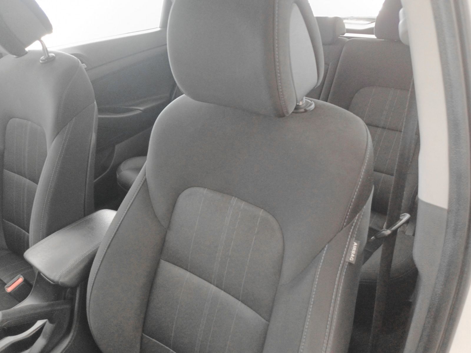 Hyundai Tucson 1.6 GDI BlueDrive Essence 4x2 - foto 24