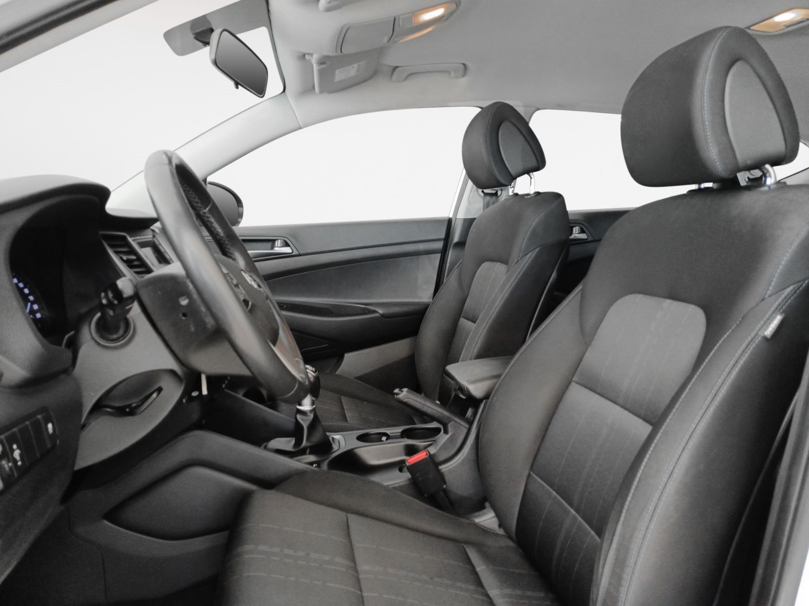 Hyundai Tucson 1.6 GDI BlueDrive Essence 4x2 - foto 11