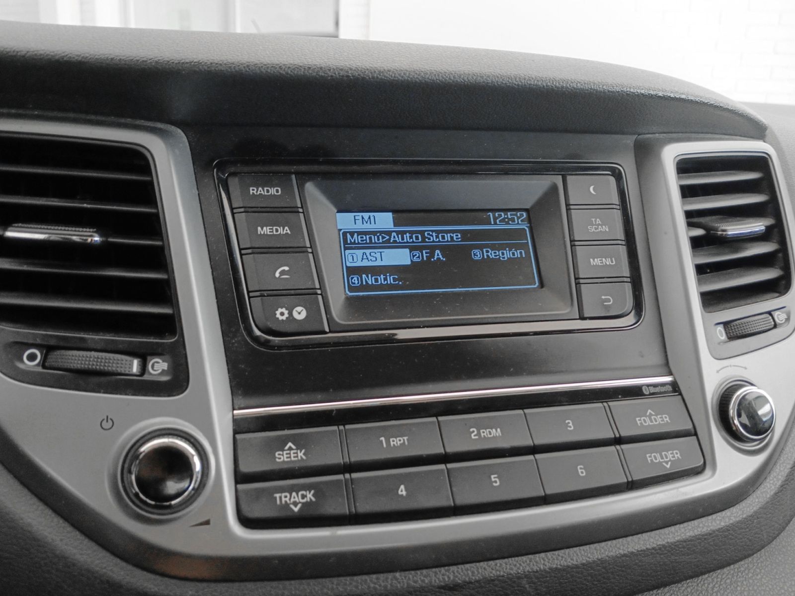 Hyundai Tucson 1.6 GDI BlueDrive Essence 4x2 - foto 17