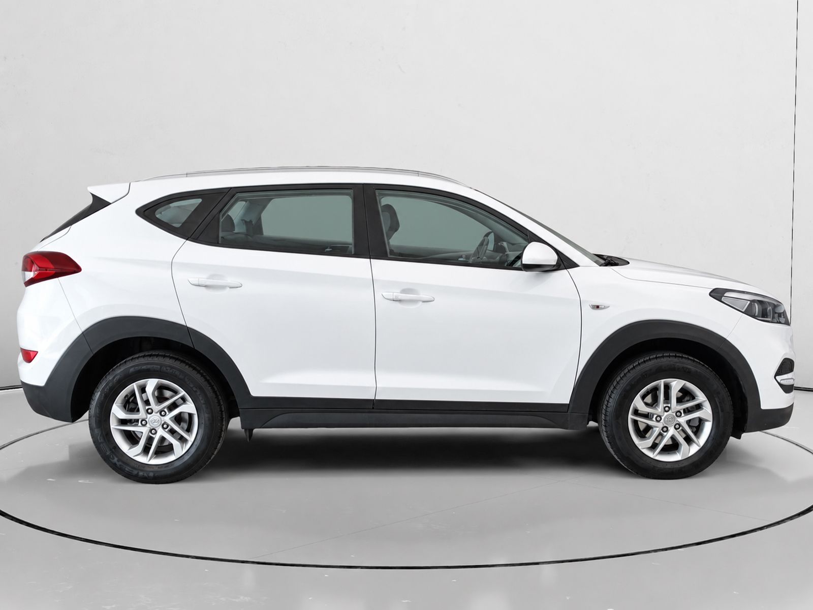 Hyundai Tucson 1.6 GDI BlueDrive Essence 4x2 - foto 2