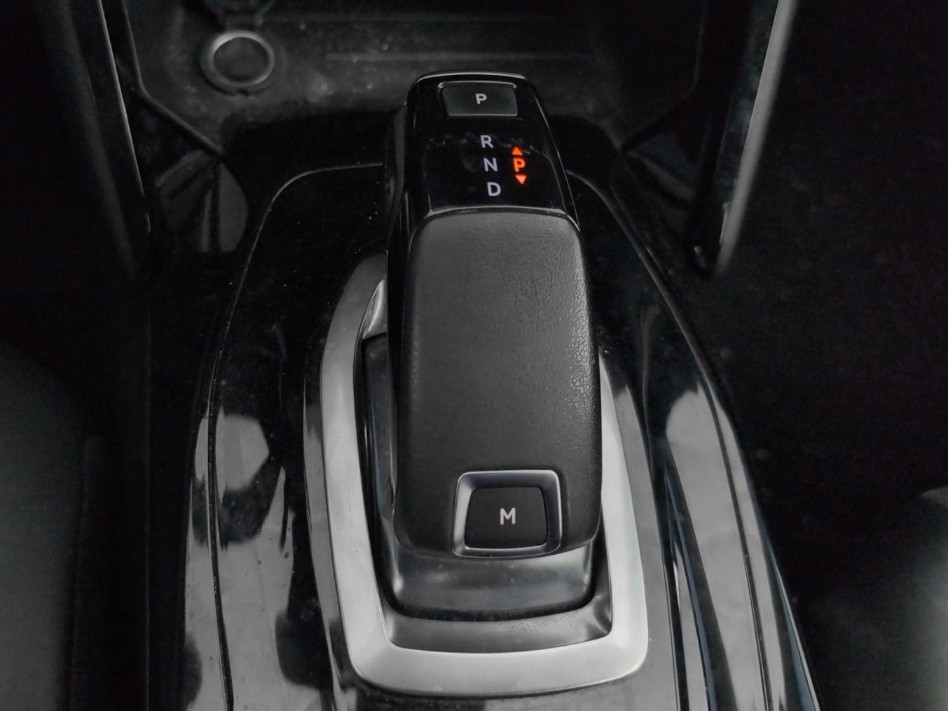 Peugeot 2008 PureTech 130 Allure EAT8 - foto 15