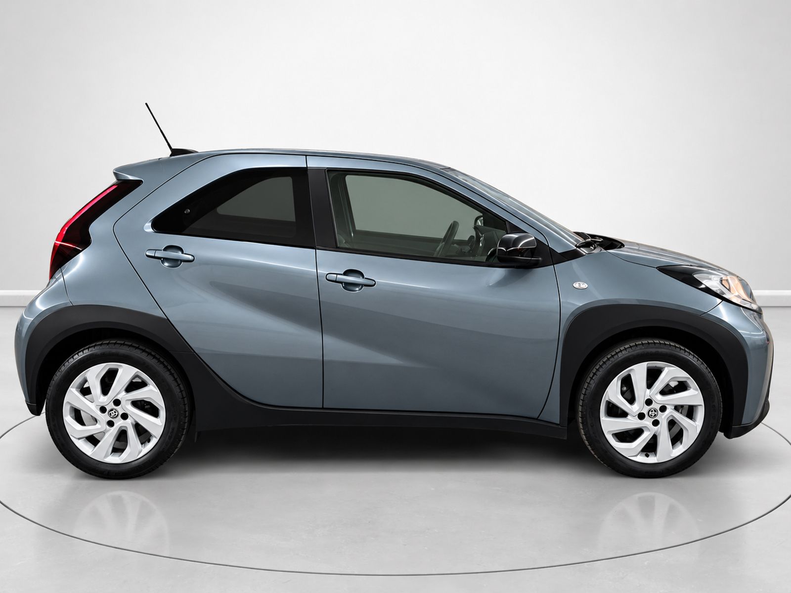 Toyota Aygo X 1.0 VVT-I Play - foto 2