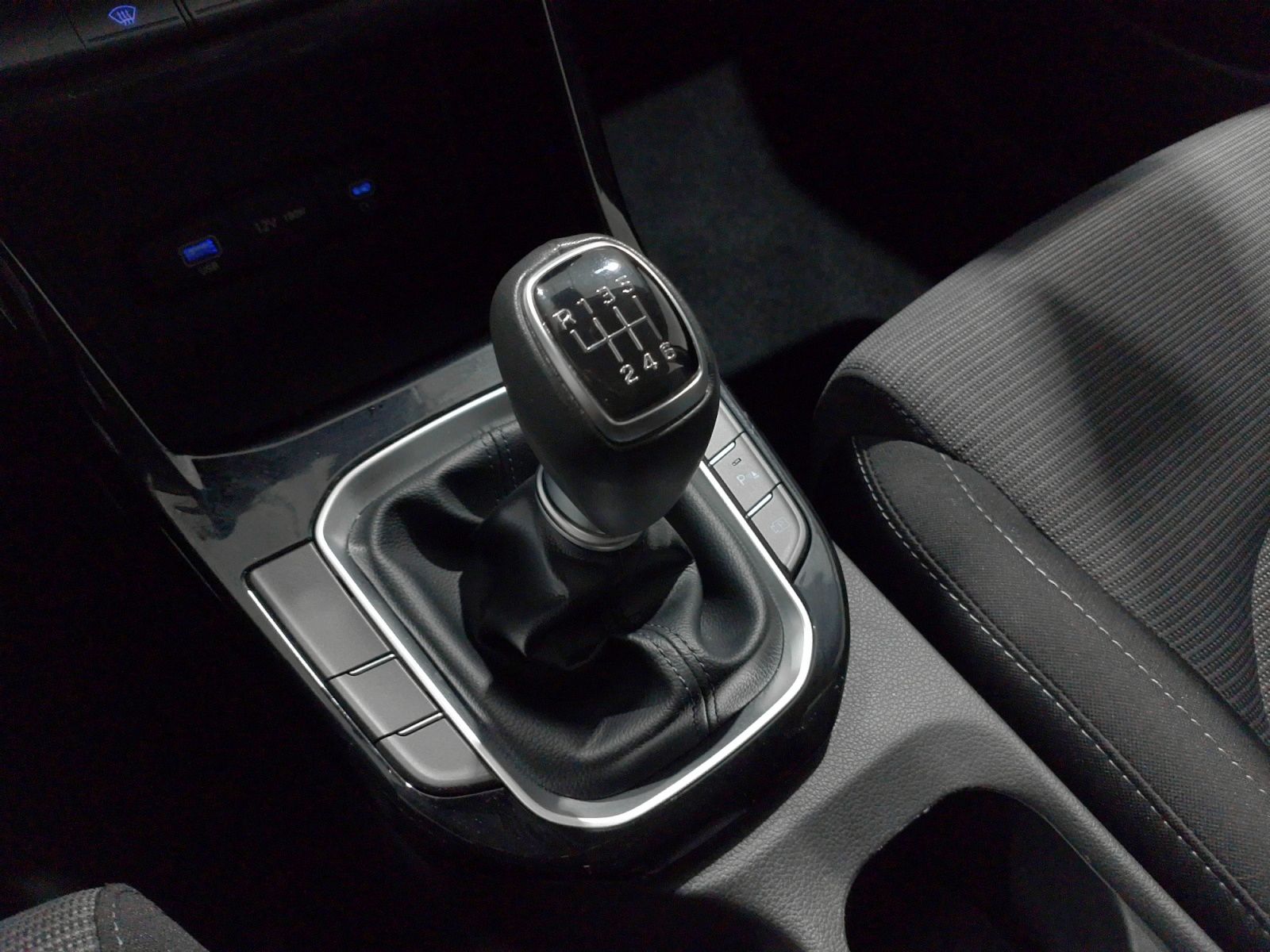 Hyundai i30 1.5 DPI Klass - foto 14