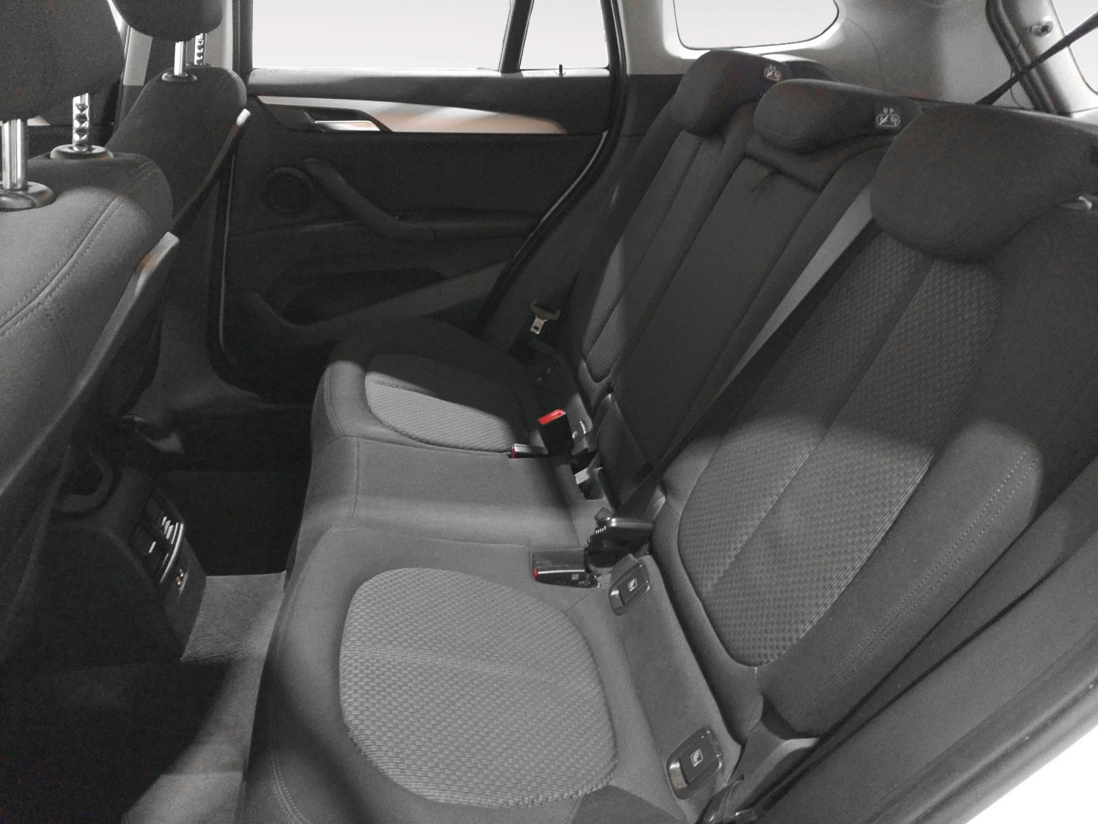 BMW X1 sDrive16d - foto 11