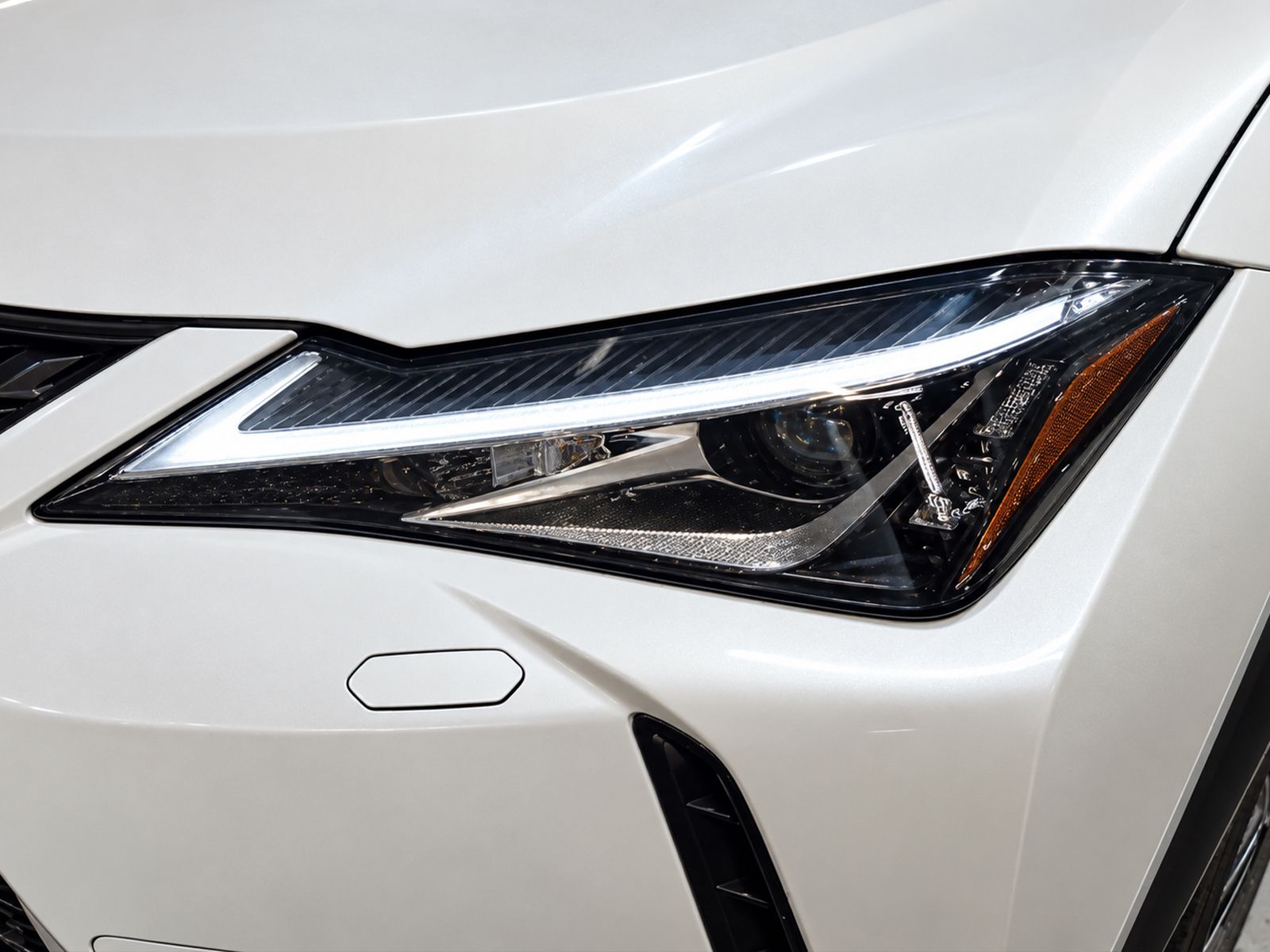 Lexus UX 250h Eco - foto 22