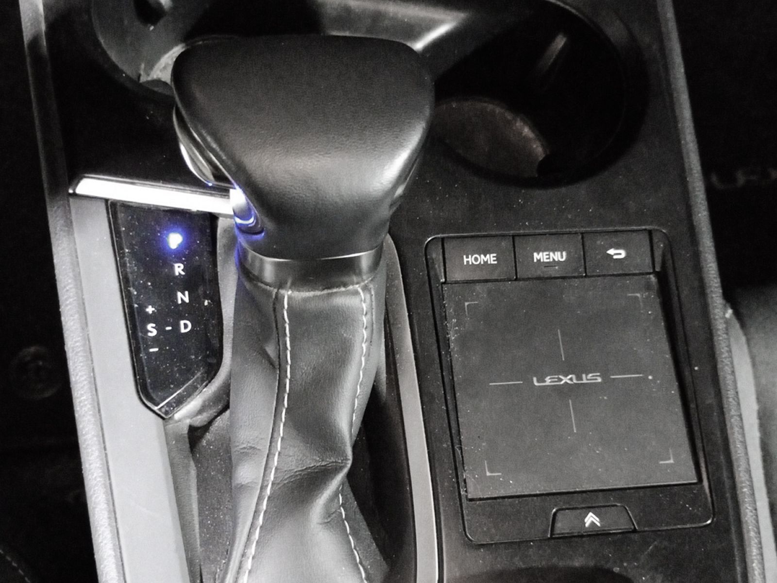 Lexus UX 250h Eco - foto 14