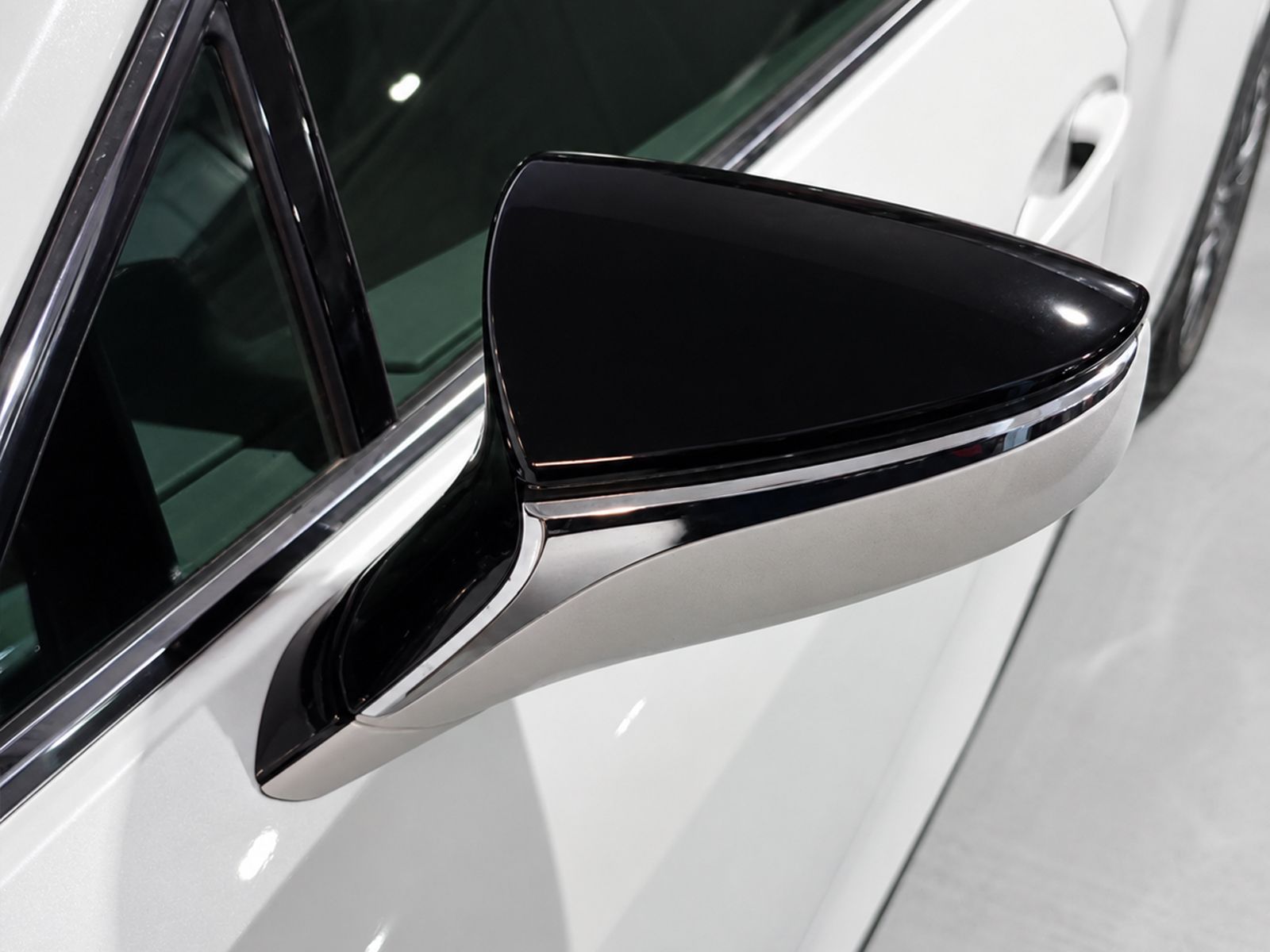 Lexus UX 250h Eco - foto 21