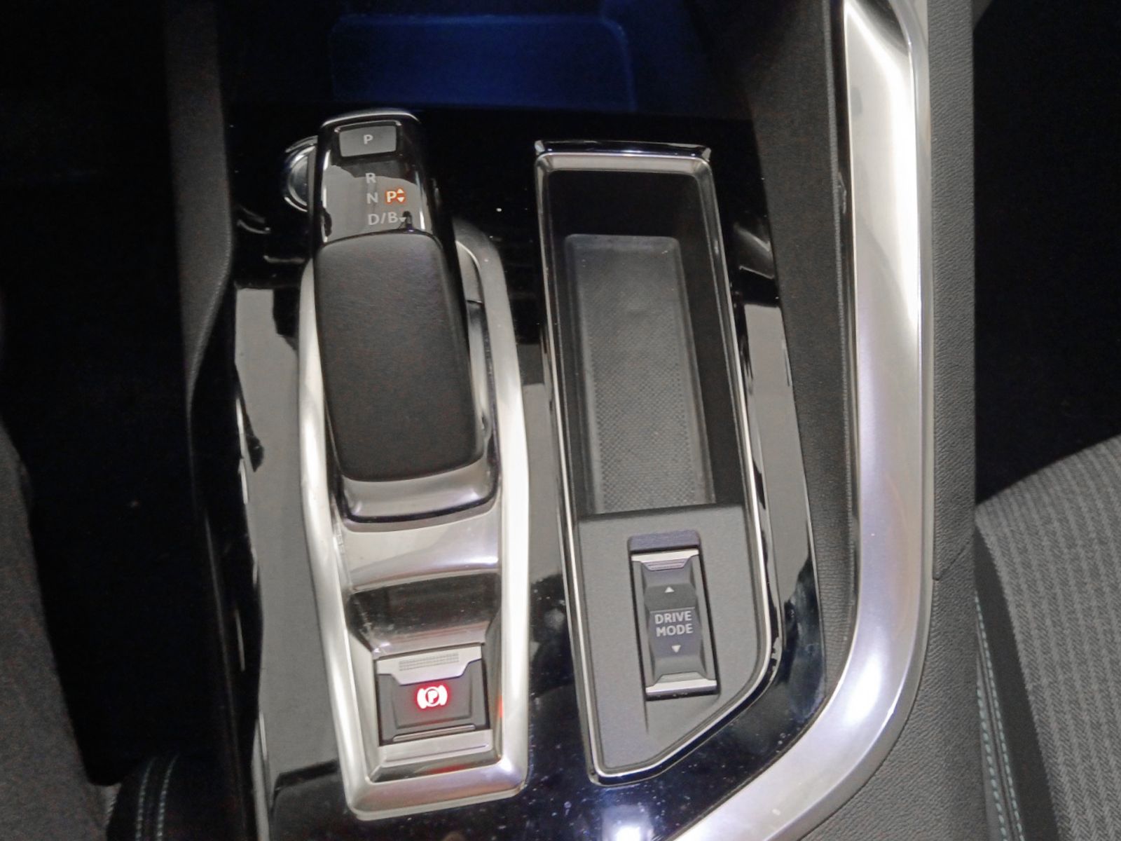 Peugeot 3008 Hybrid 225 Allure e-EAT8 - foto 15