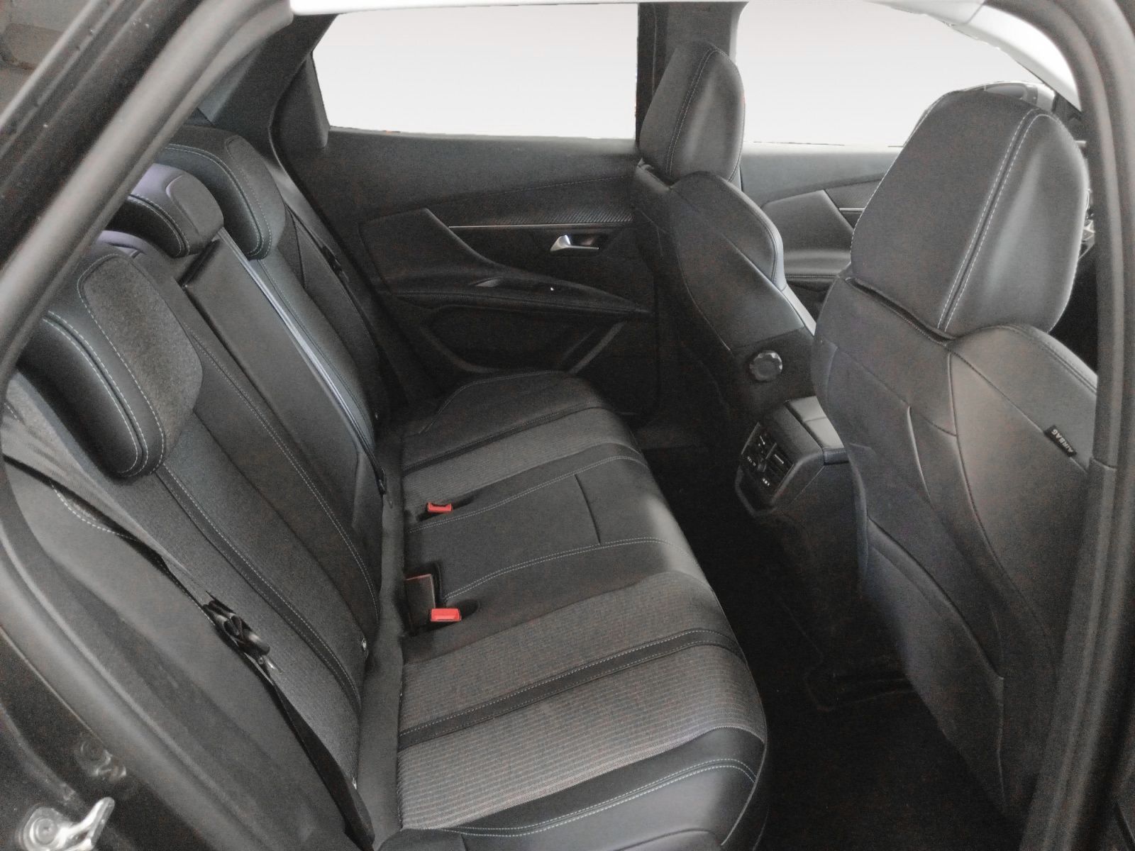 Peugeot 3008 Hybrid 225 Allure e-EAT8 - foto 11