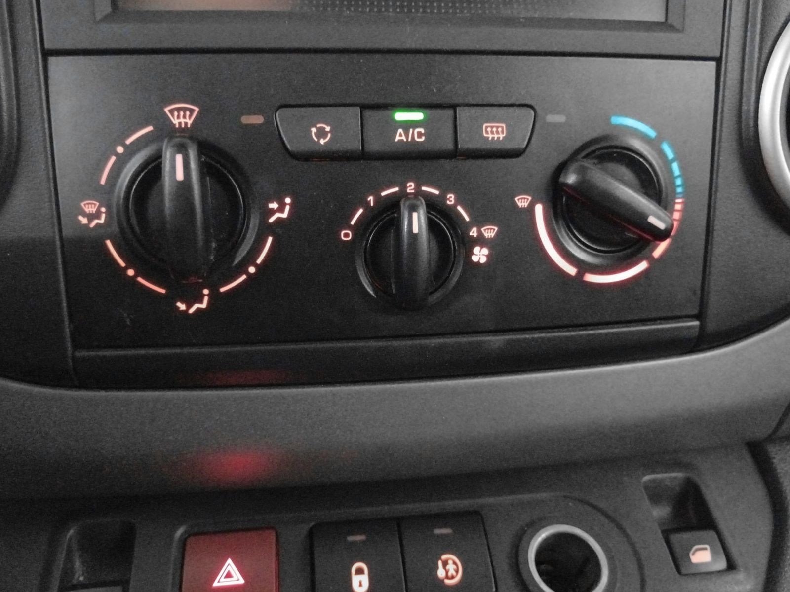 Peugeot Partner Combi BlueHDi 100 Style - foto 22