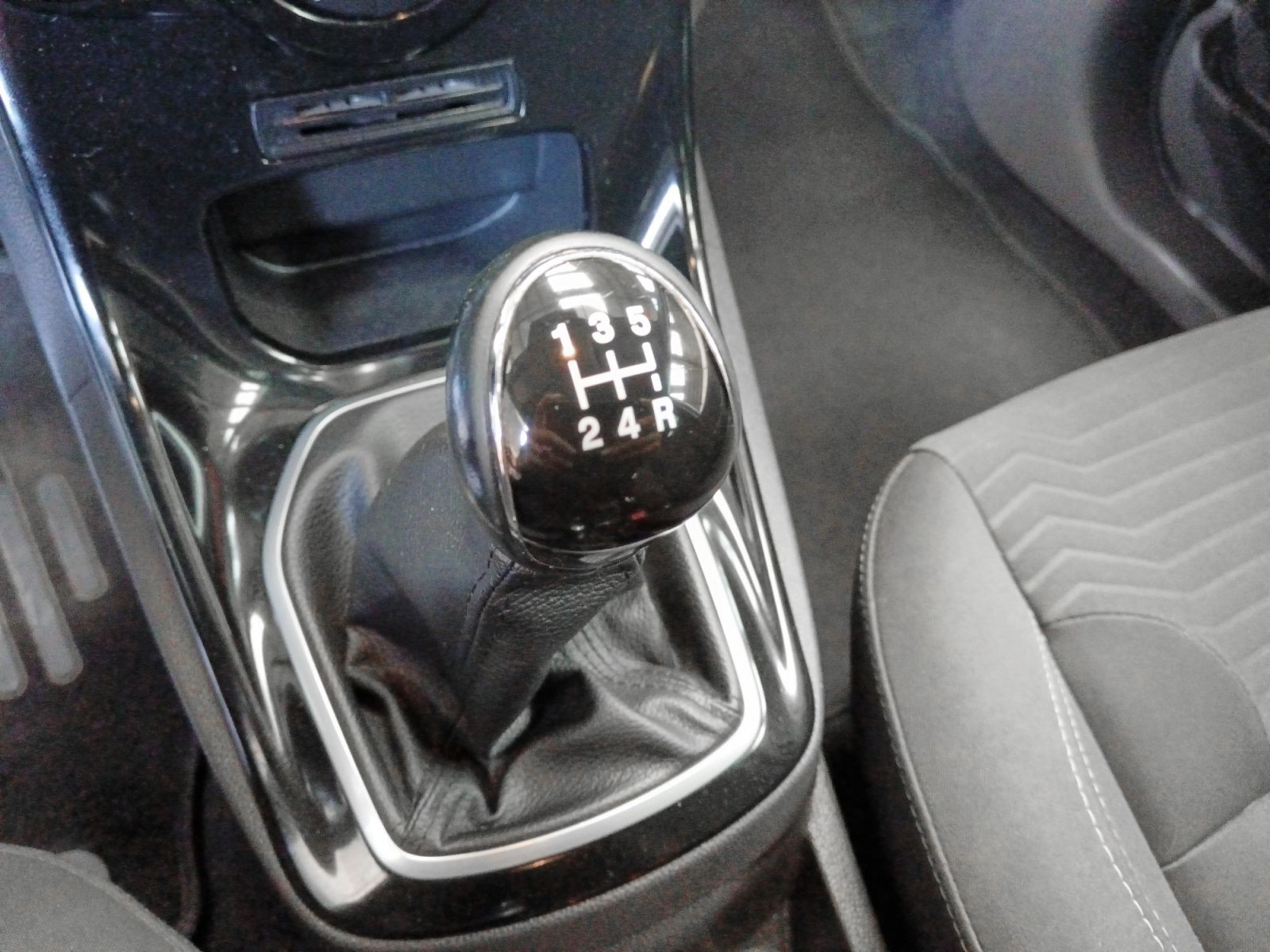 Ford Fiesta 1.0 EcoBoost Titanium - foto 14