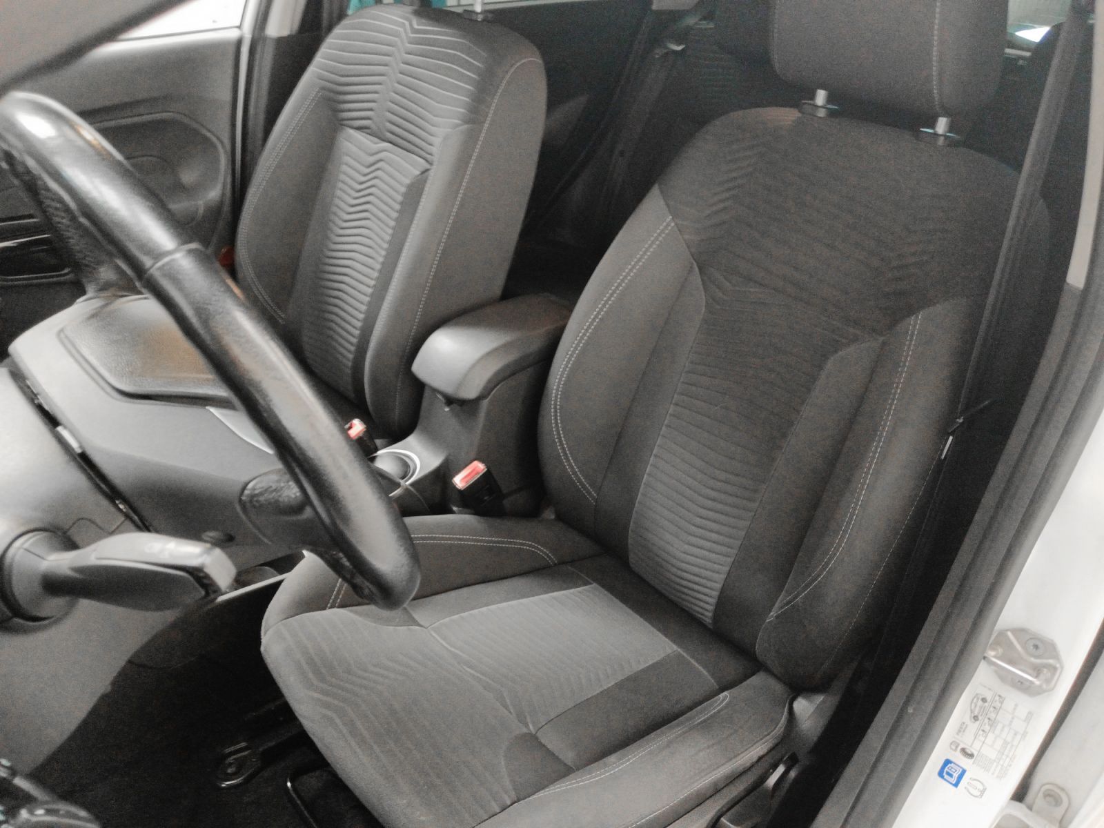 Ford Fiesta 1.0 EcoBoost Titanium - foto 23