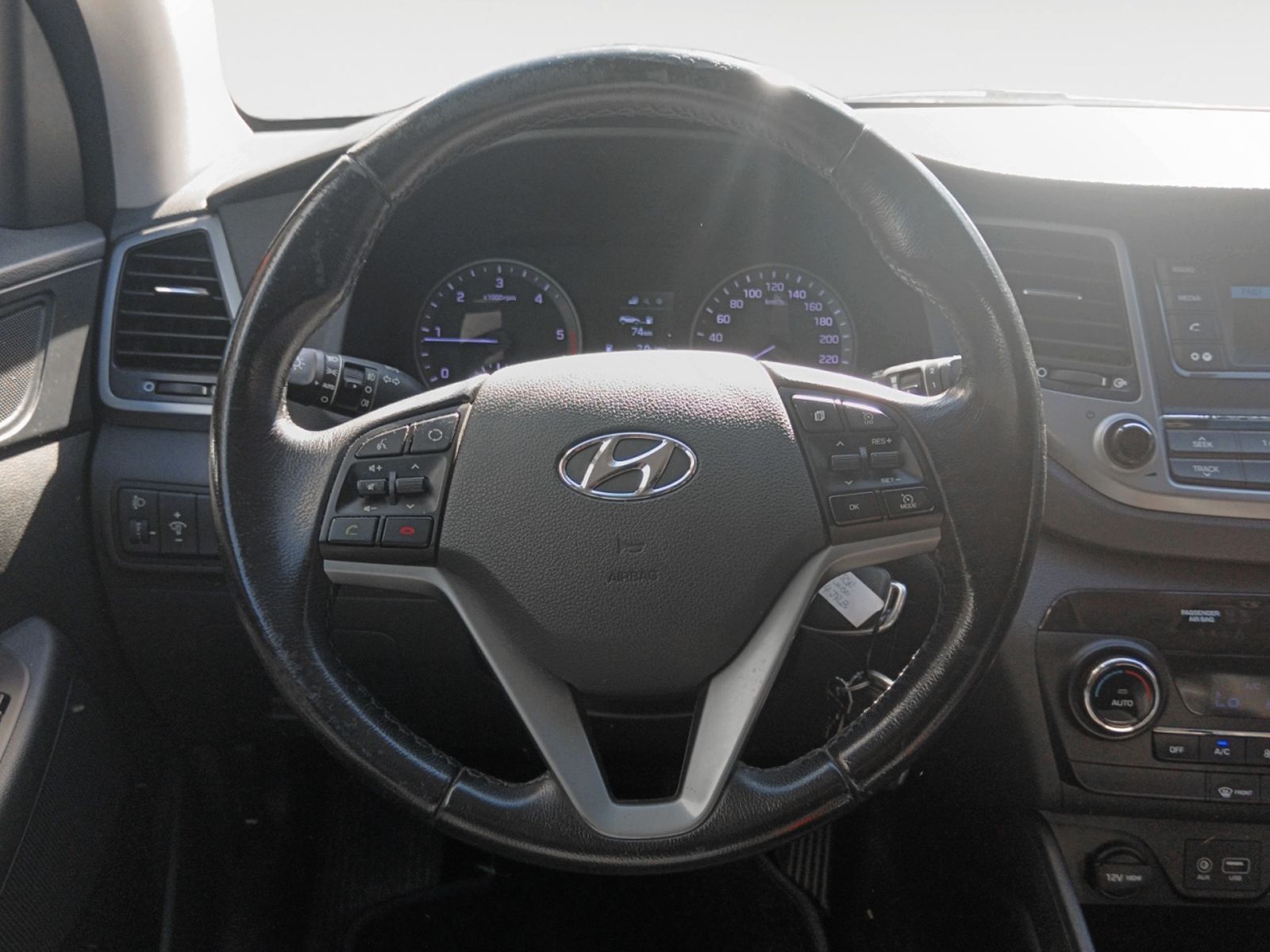 Hyundai Tucson 1.7 CRDi BlueDrive Klass 4x2 - foto 9