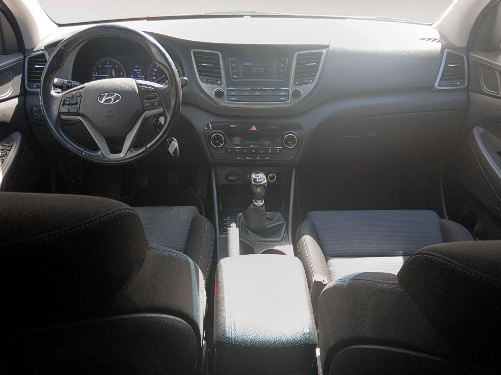 Hyundai Tucson 1.7 CRDi BlueDrive Klass 4x2 - foto 8