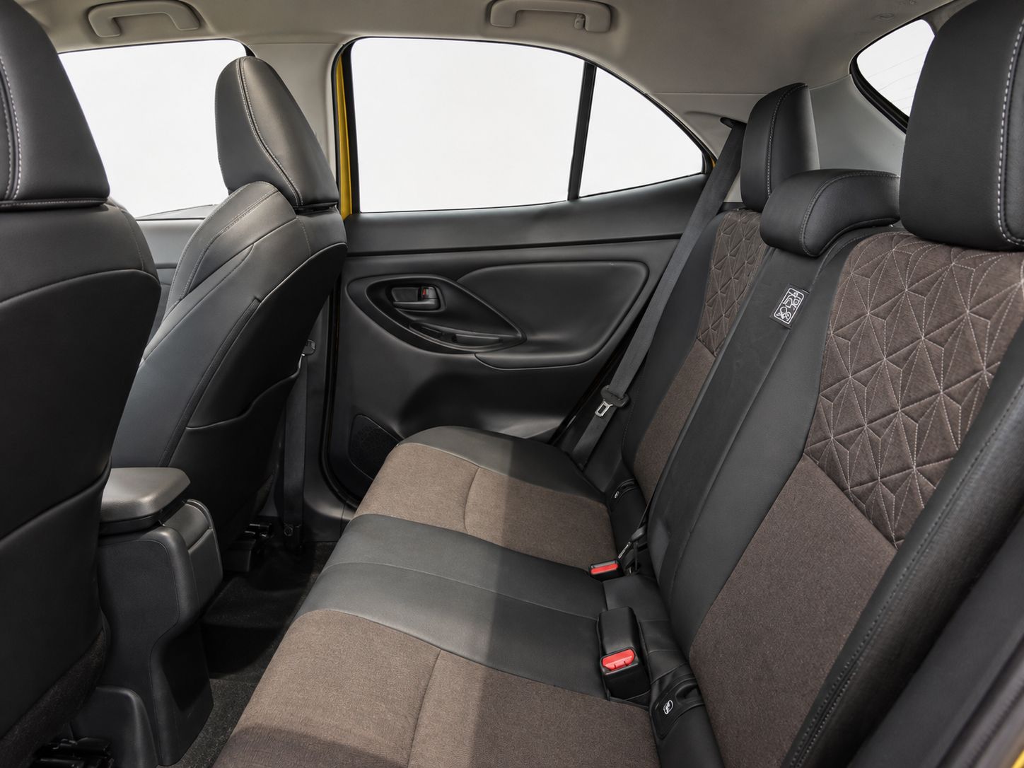 Toyota Yaris Cross 120H Business Plus - foto 11