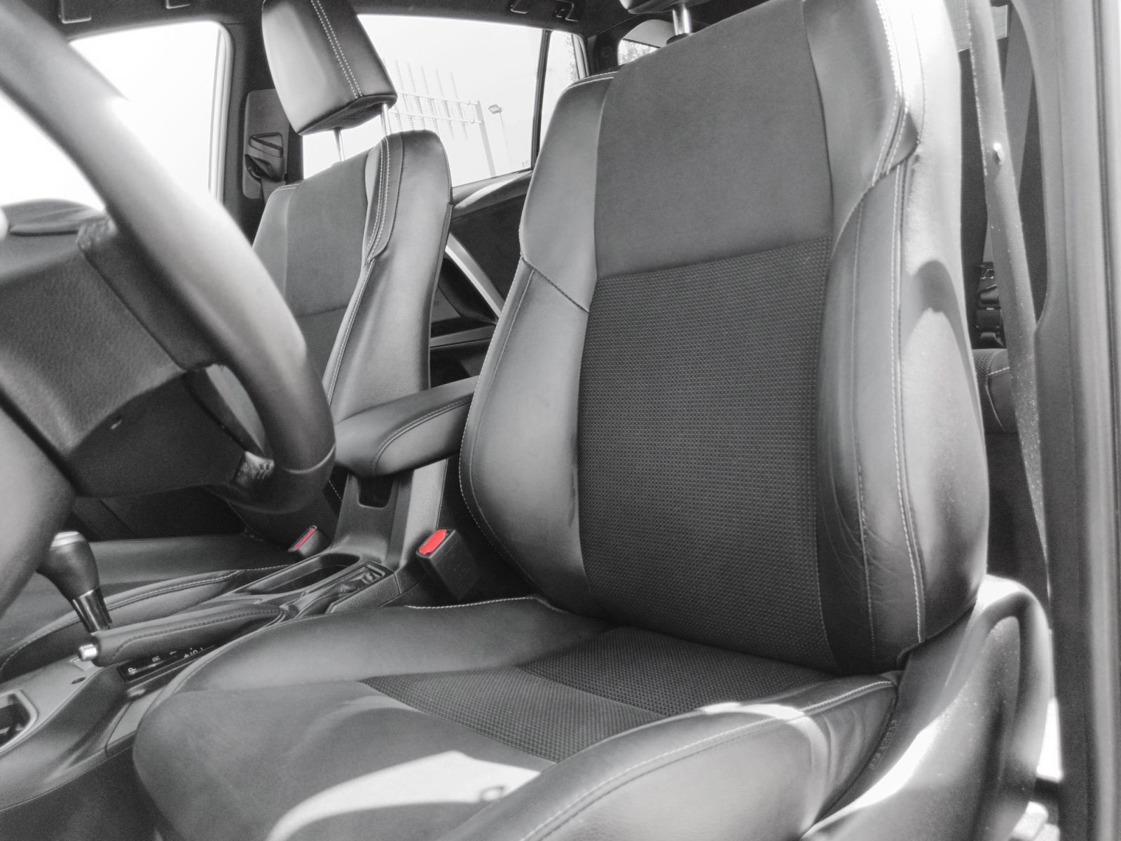 Toyota RAV4 2.5l hybrid Advance 2WD - foto 24
