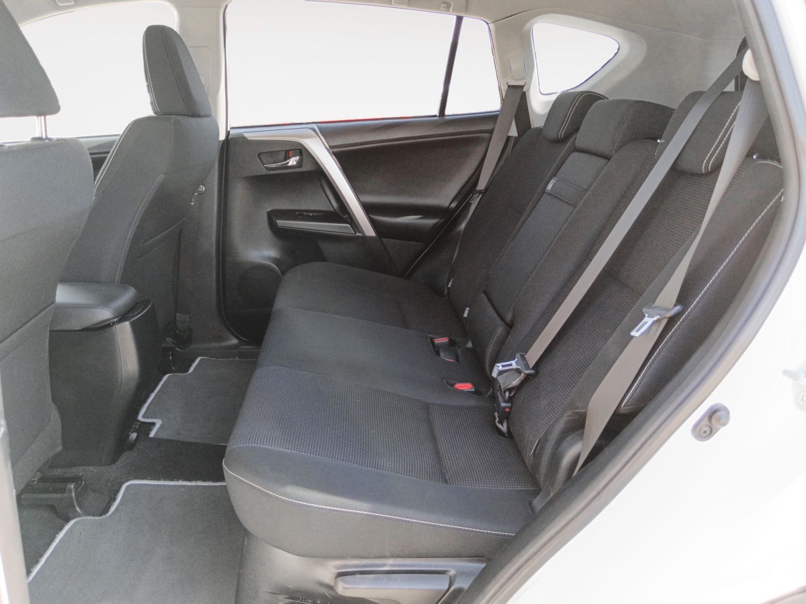 Toyota RAV4 2.5l hybrid Advance 2WD - foto 12