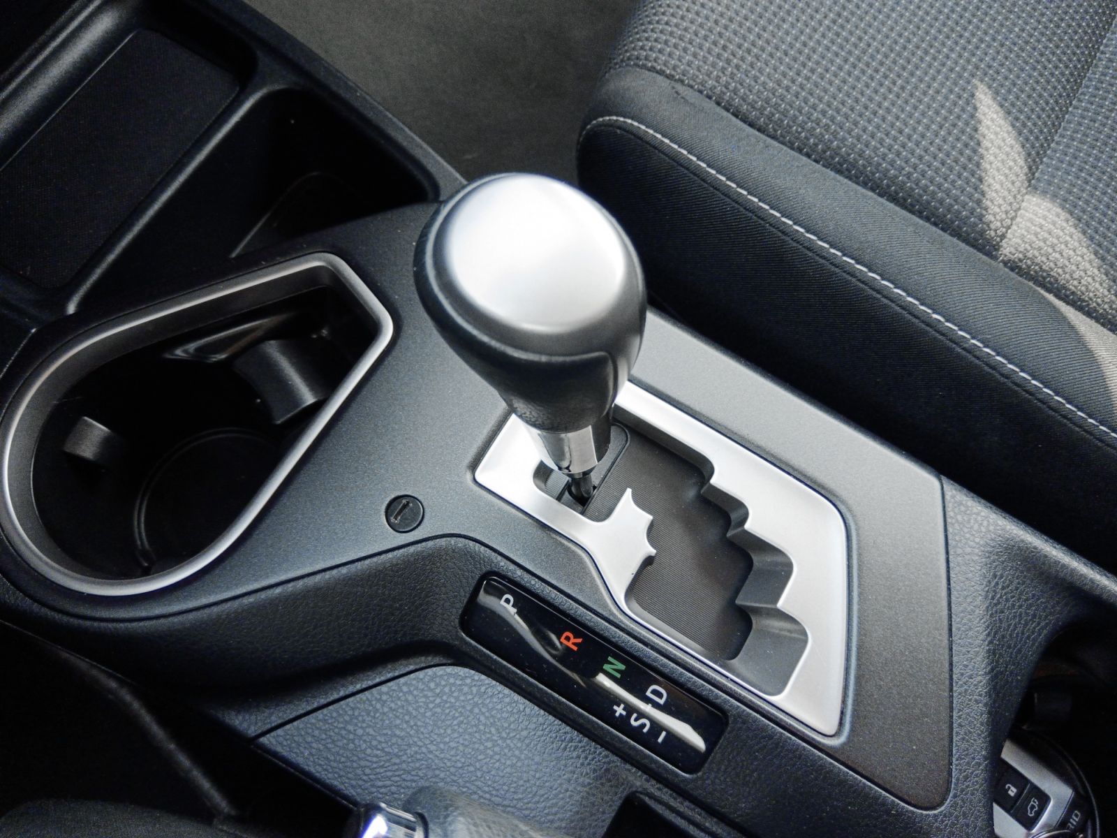Toyota RAV4 2.5l hybrid Advance 2WD - foto 16