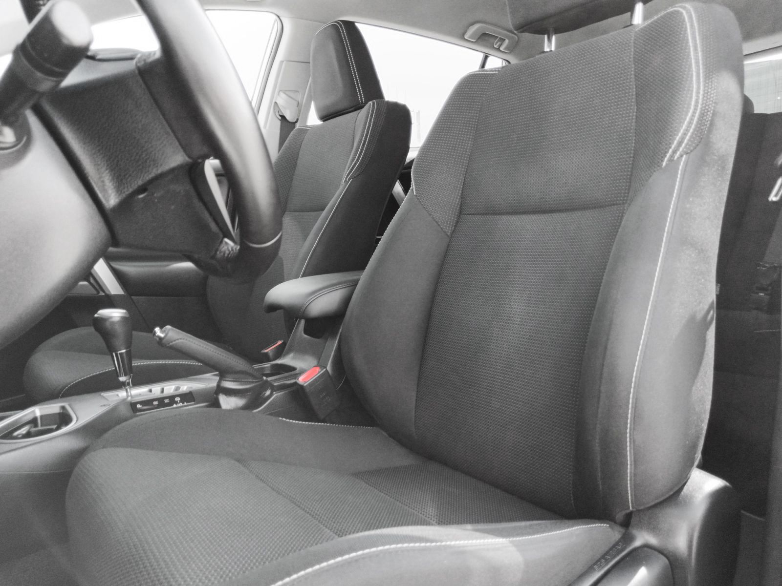 Toyota RAV4 2.5l hybrid Advance 2WD - foto 24