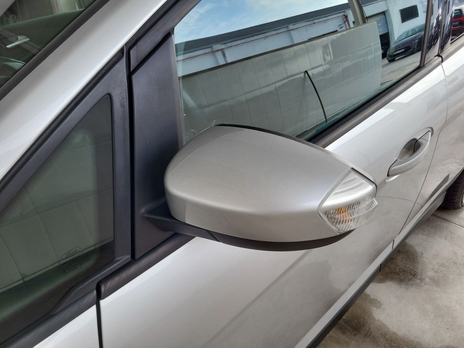 Ford C-Max 1.0 EcoBoost Trend - foto 22