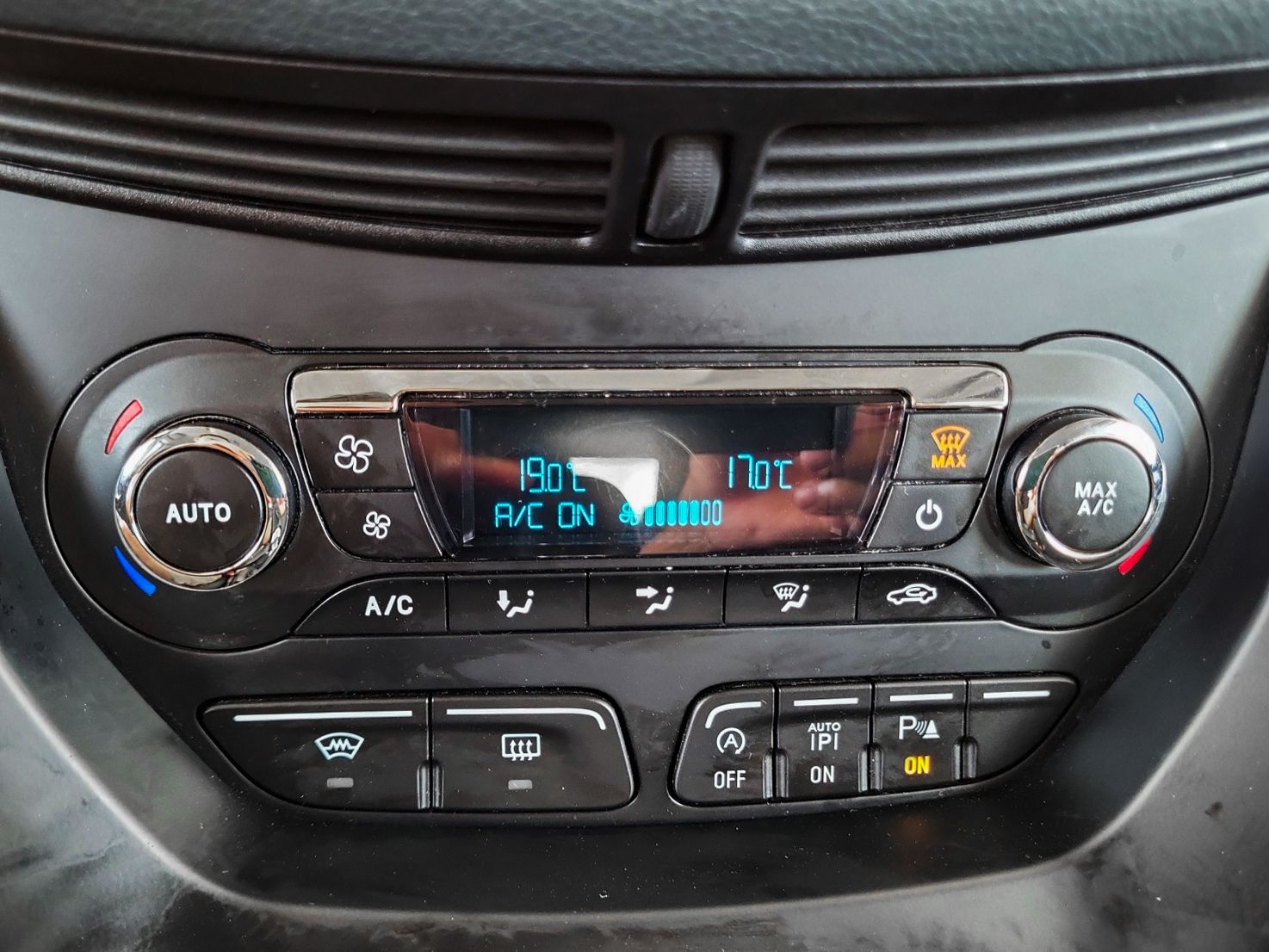 Ford C-Max 1.0 EcoBoost Trend - foto 20