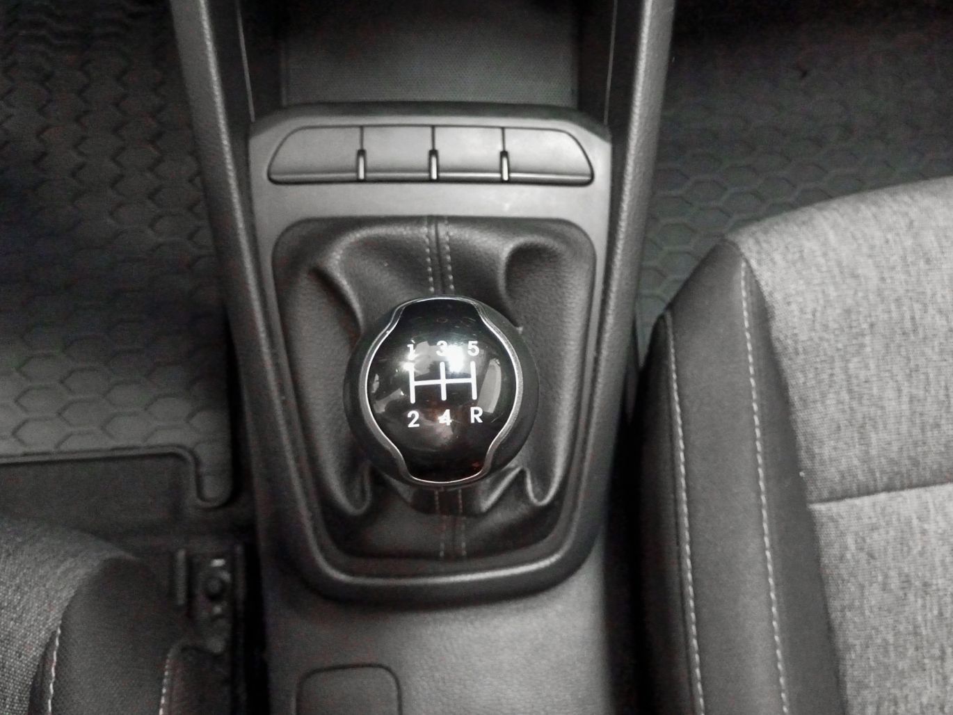 Kia Stonic 1.2 DPi Concept - foto 14