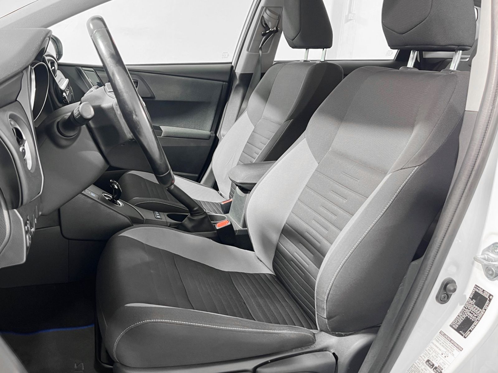 Toyota Auris 1.8 Hybrid Active - foto 22