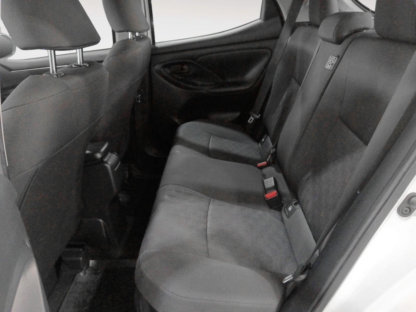 Toyota Yaris 120H Style - foto 11